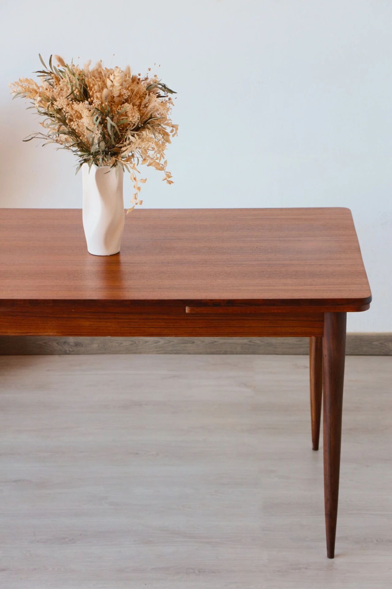 Vintage teak dining table – extendable Scandinavian design