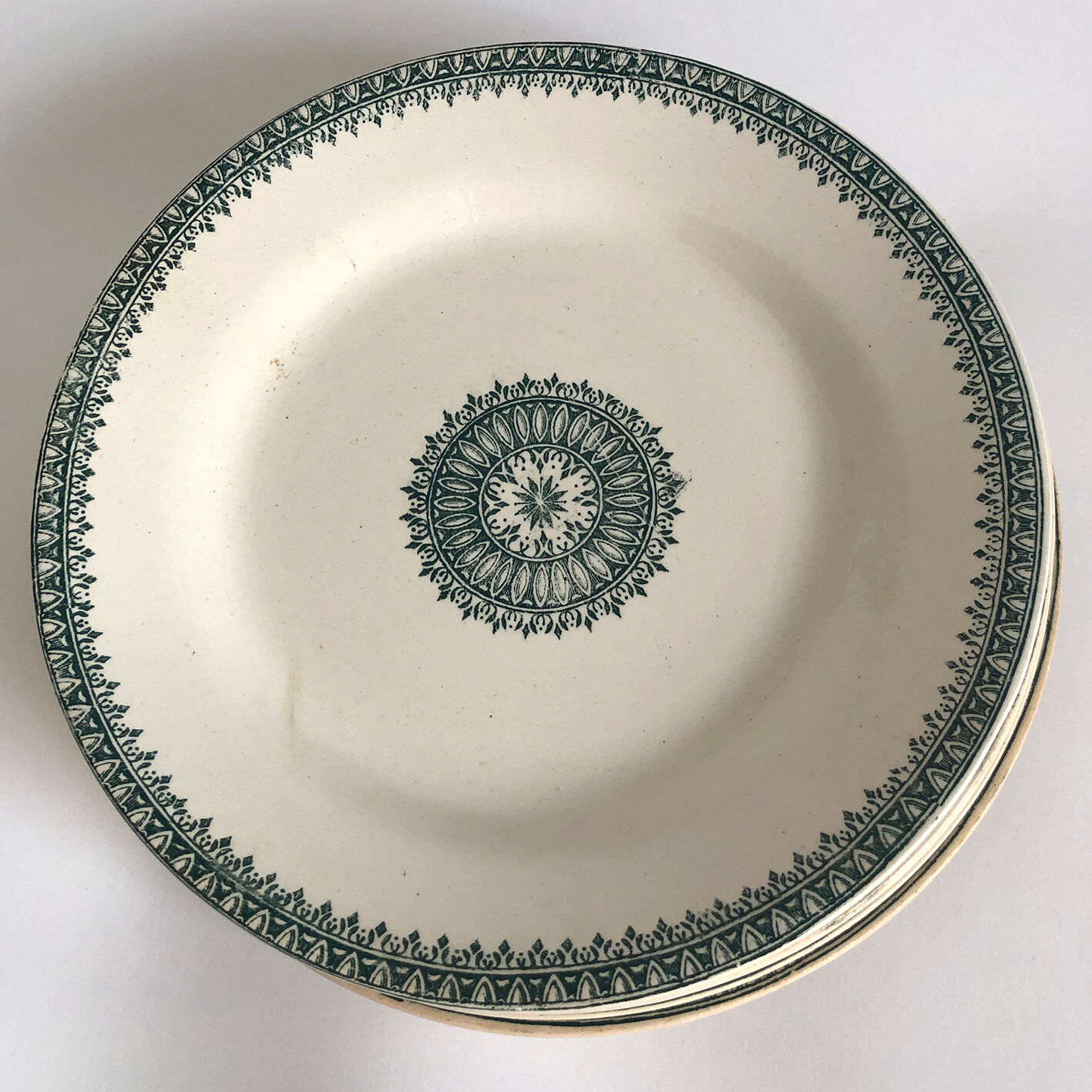 Old flat plates Creil Montereau