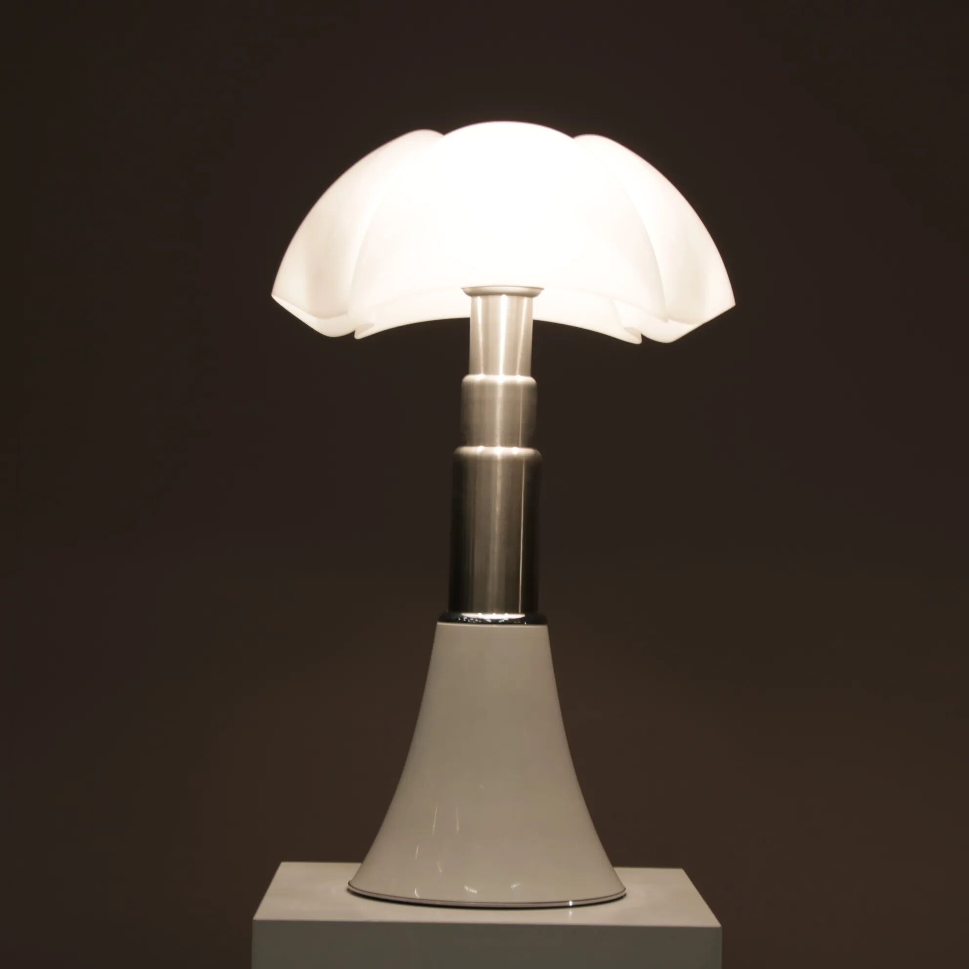 Gae Aulenti “Pipistrello” table lamp for Martinelli Luce, Italy 1970