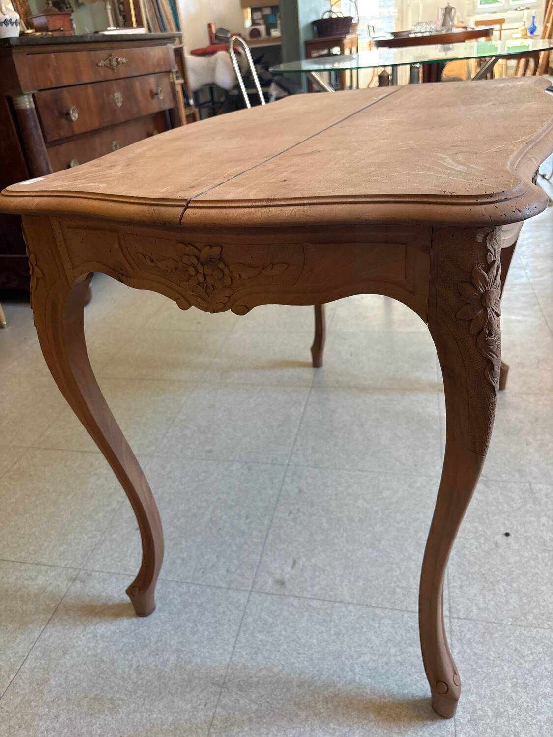 Louis XV sandblasted table style