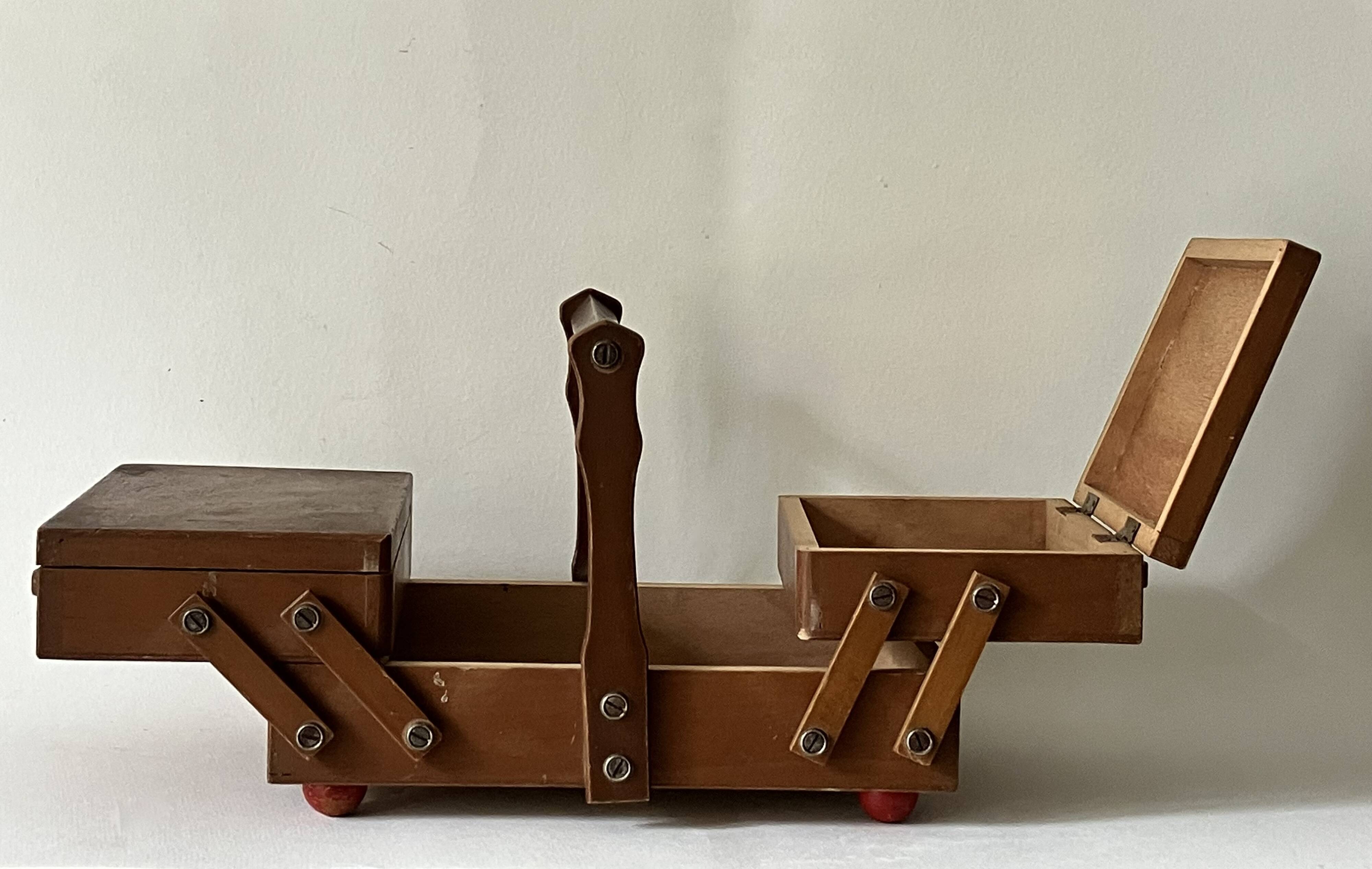 Old toy, little worker