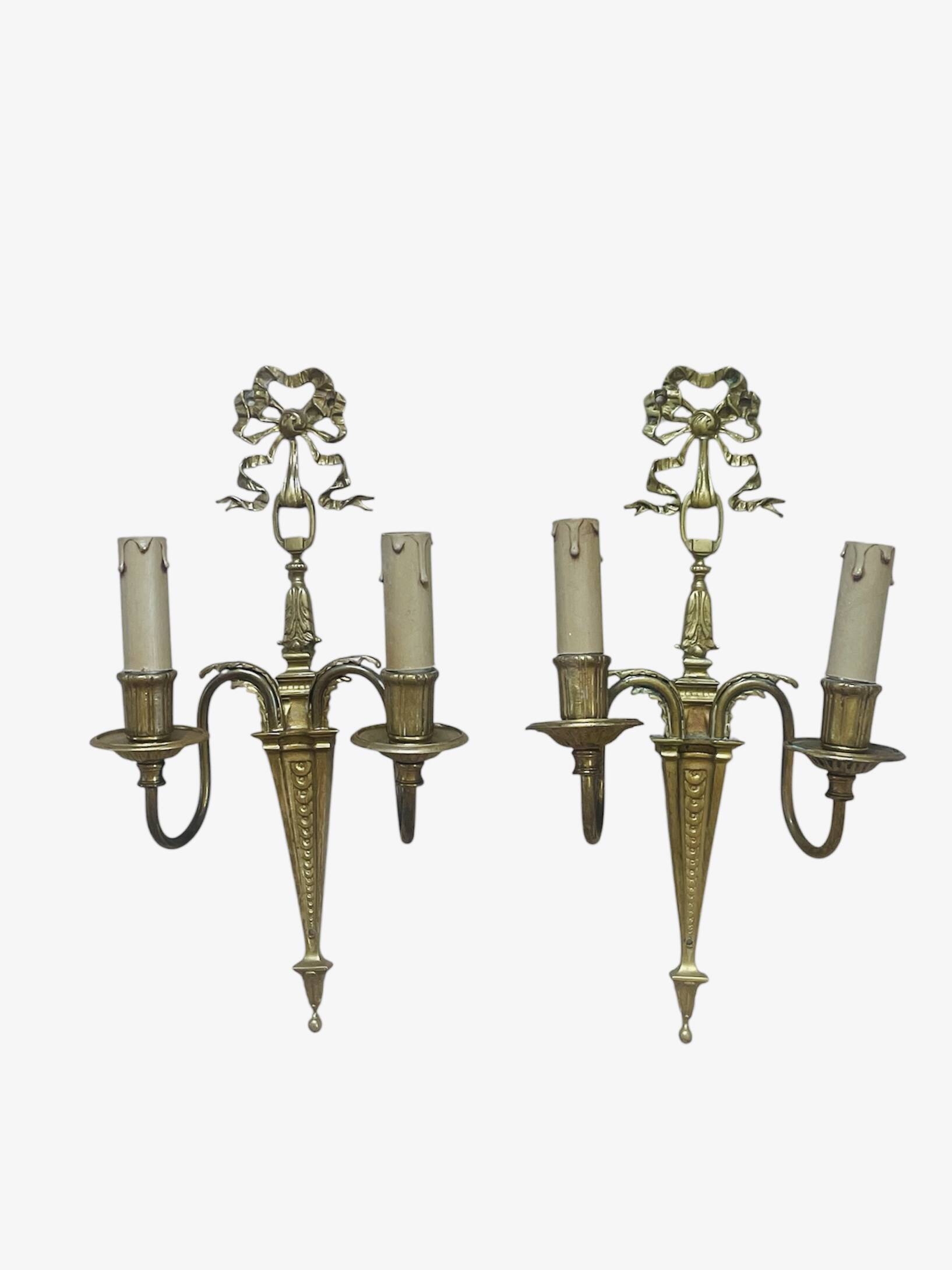 Pair of wall lights in brass and gilded bronze, Arnold Montrose Ltd, Lo