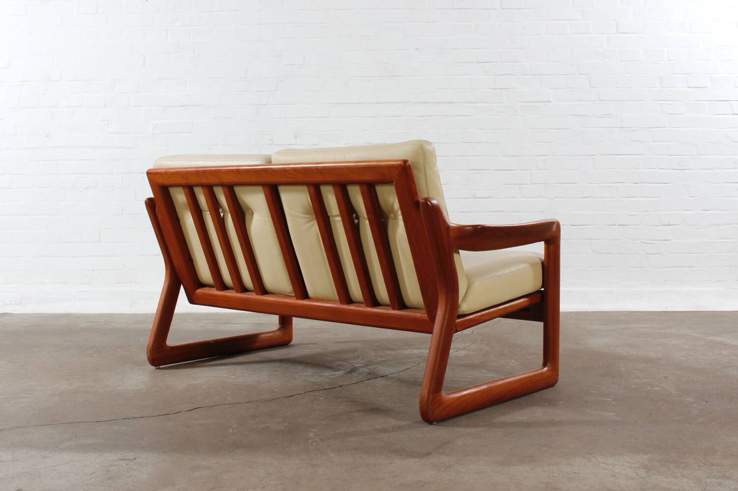 Canapé vintage 2 places Holstebro en teck, design danois du milieu du siècle