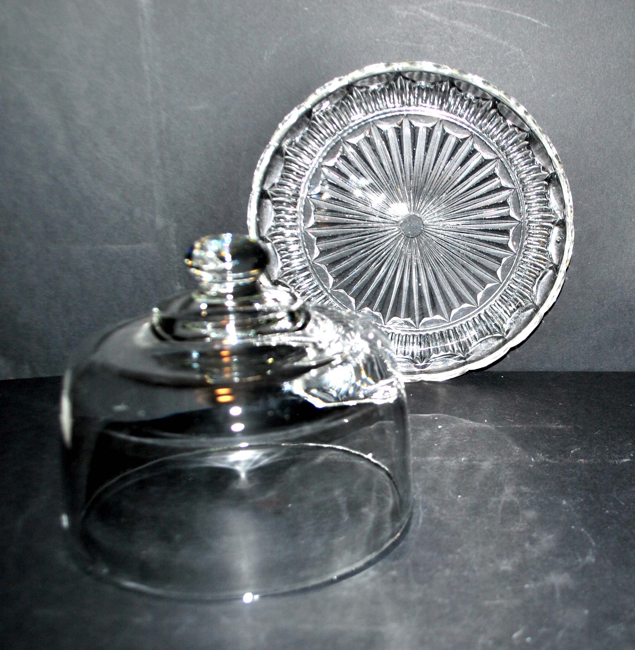 Vintage molded glass cheese bell and presentation plate 16cm