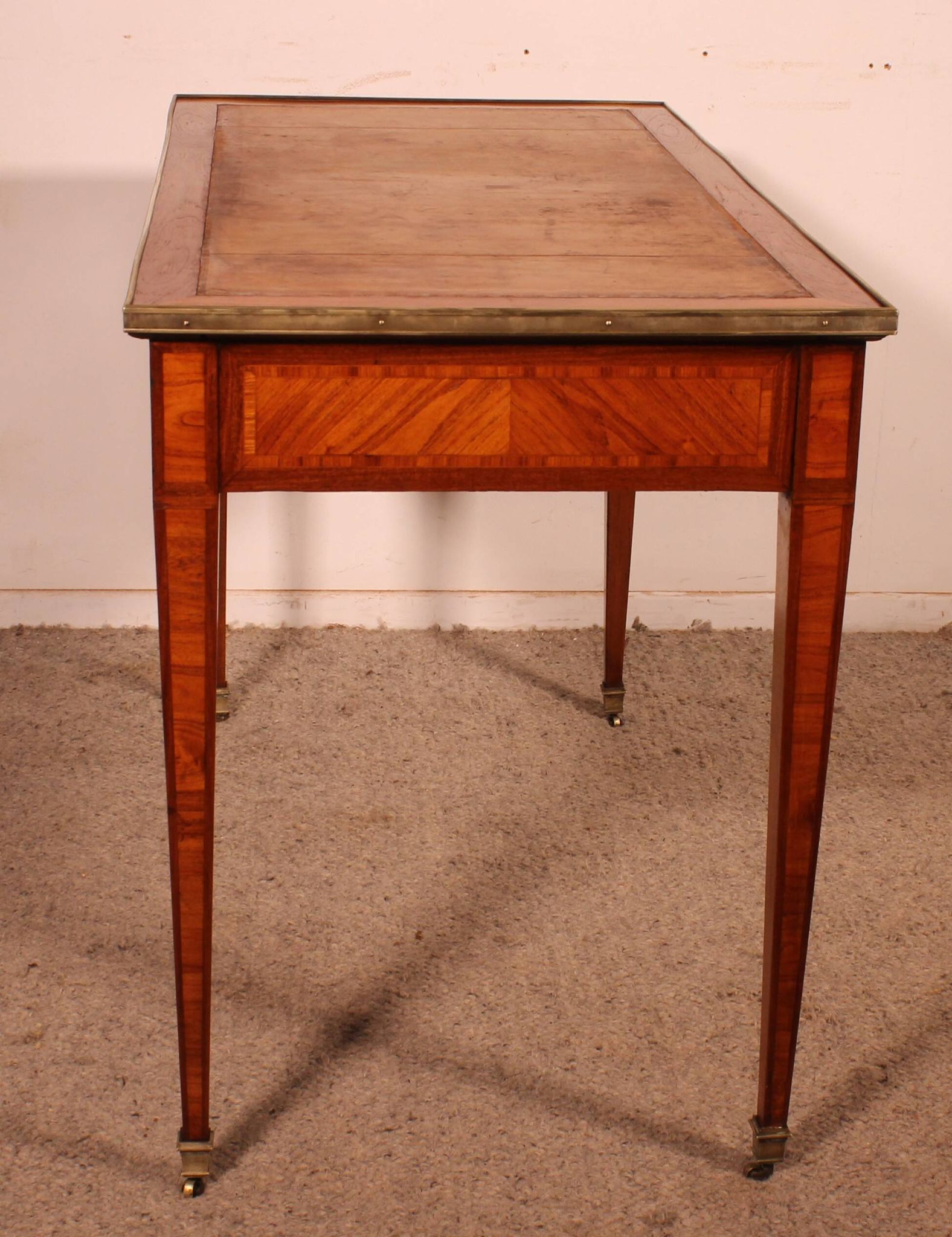 Louis XVI Period Marquetry Desk - 18th Century