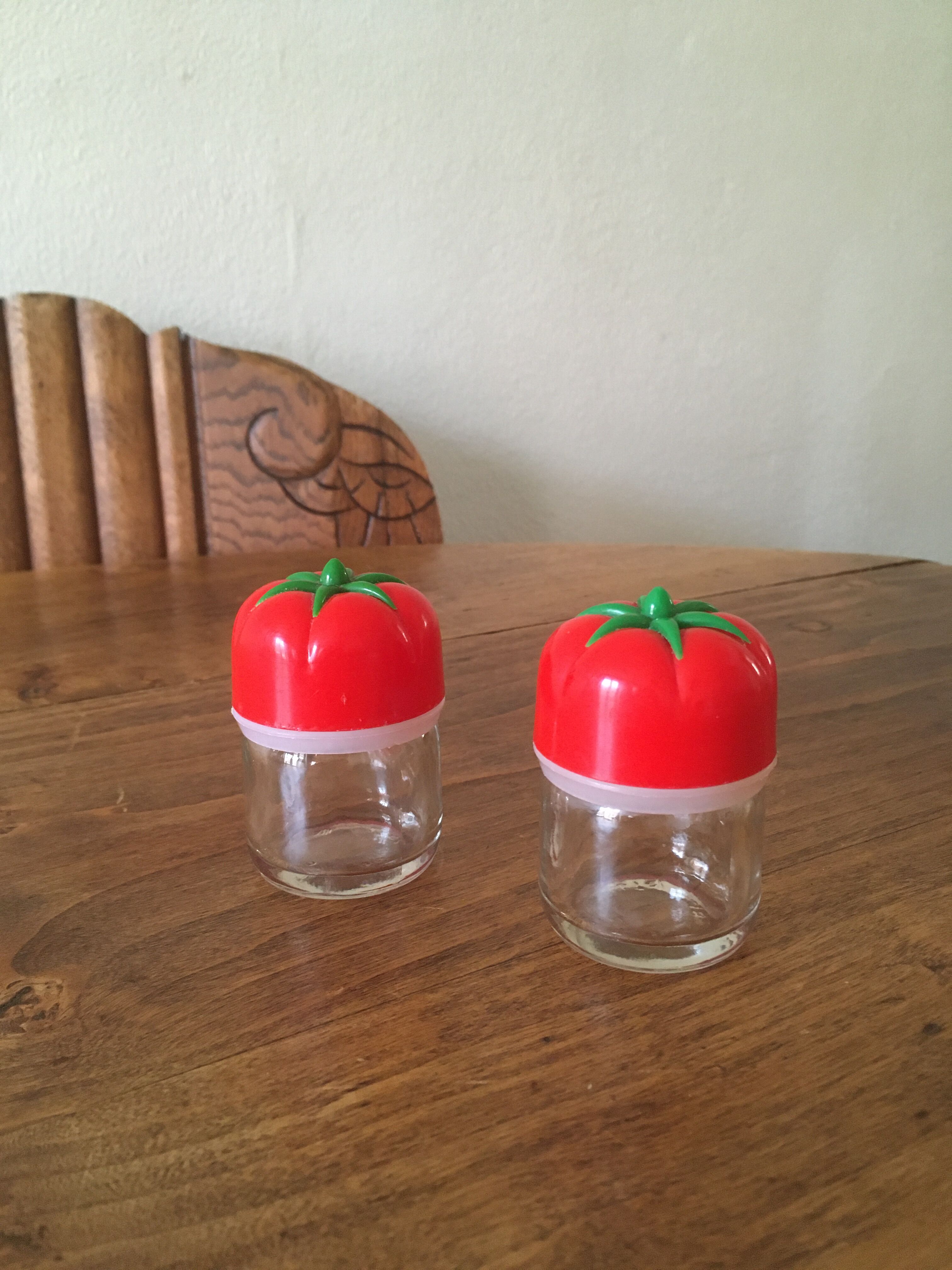 Salt and pepper shaker, tomato-shaped