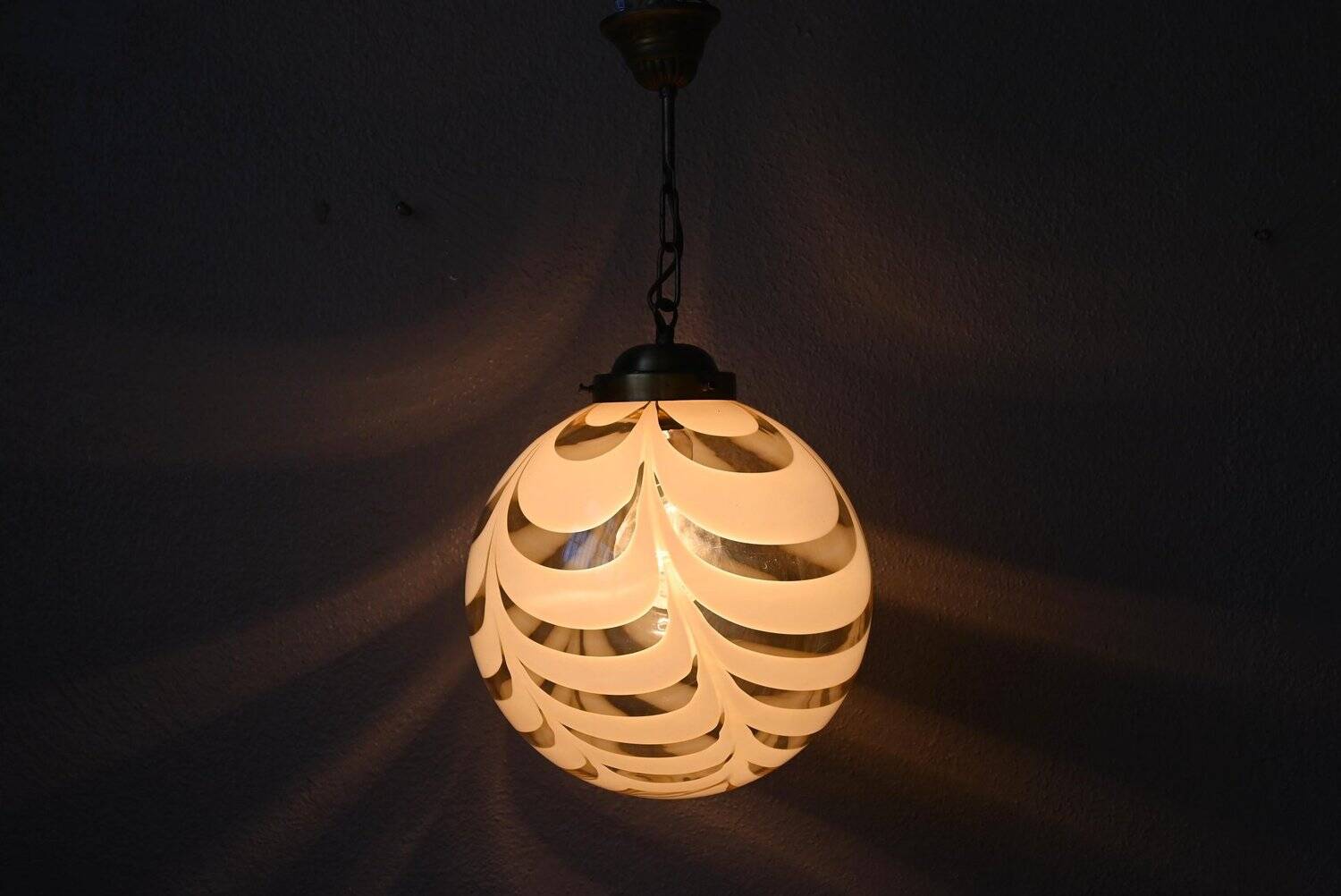 Suspension globe glass from Murano, marbled, brass, 1970s.