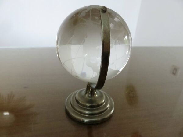 Petit globe terrestre, en cristal, années 70