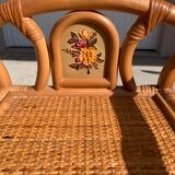 Table de chevet en rotin et broderie