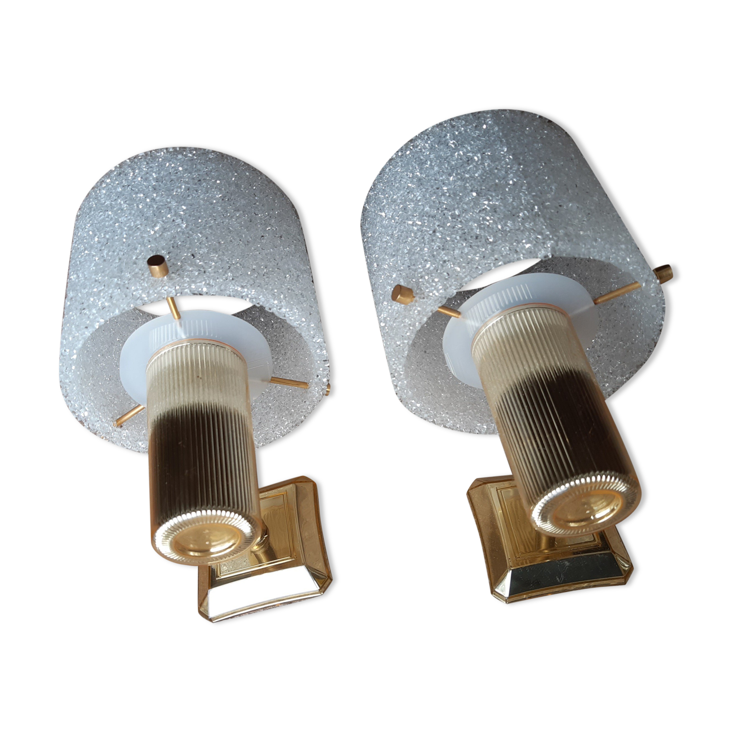 Paire d'appliques métal doré et plexiglas givré, vintage 60s