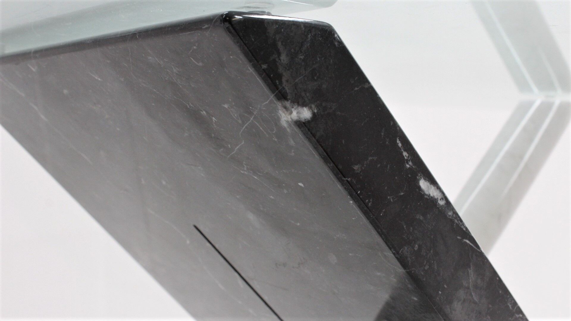 Table à manger italienne en marbre de Carrare des années 1970