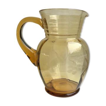 Carafe en verre gravé ambré années 50