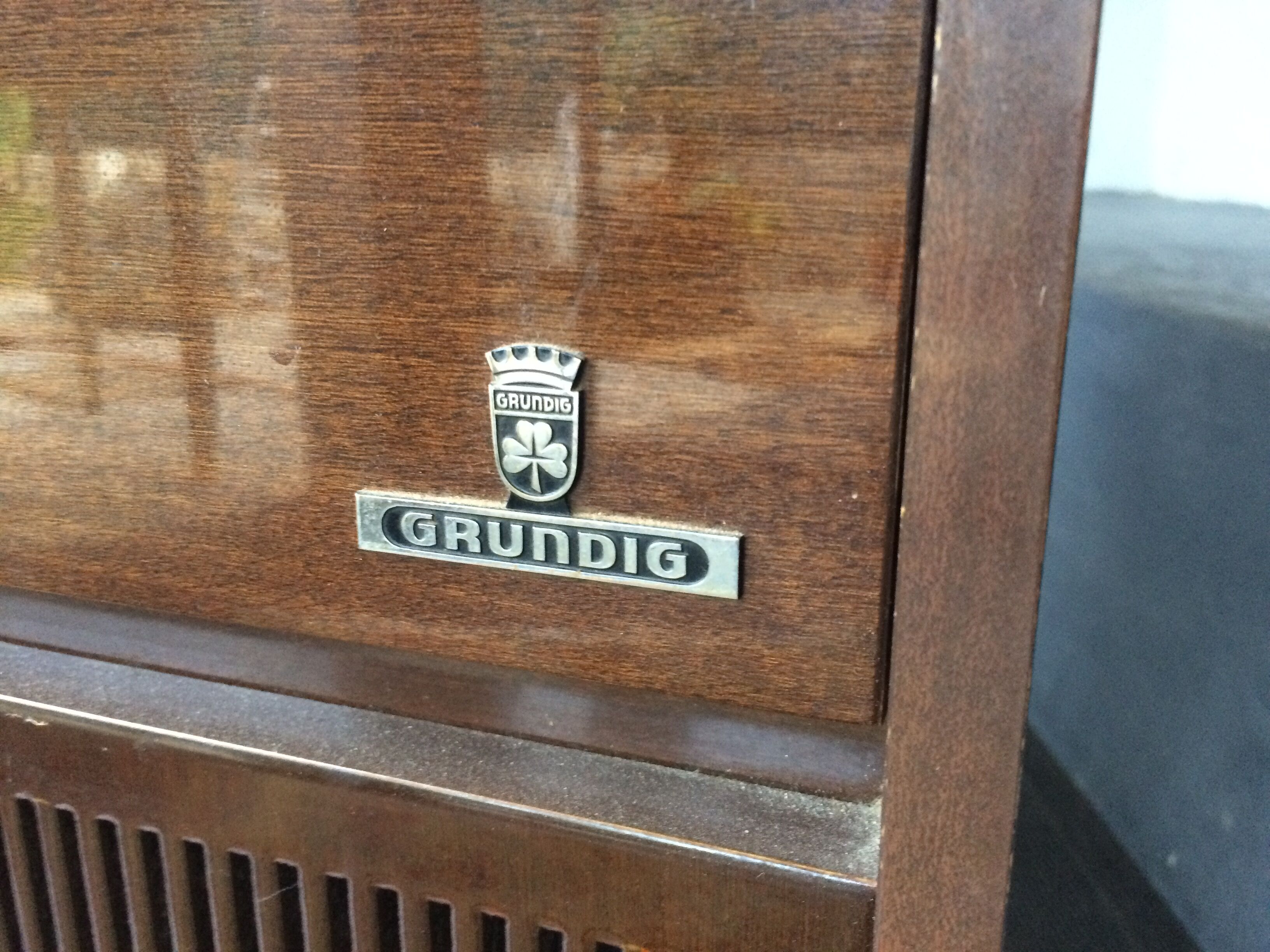 Meuble radio Grundig KS 717