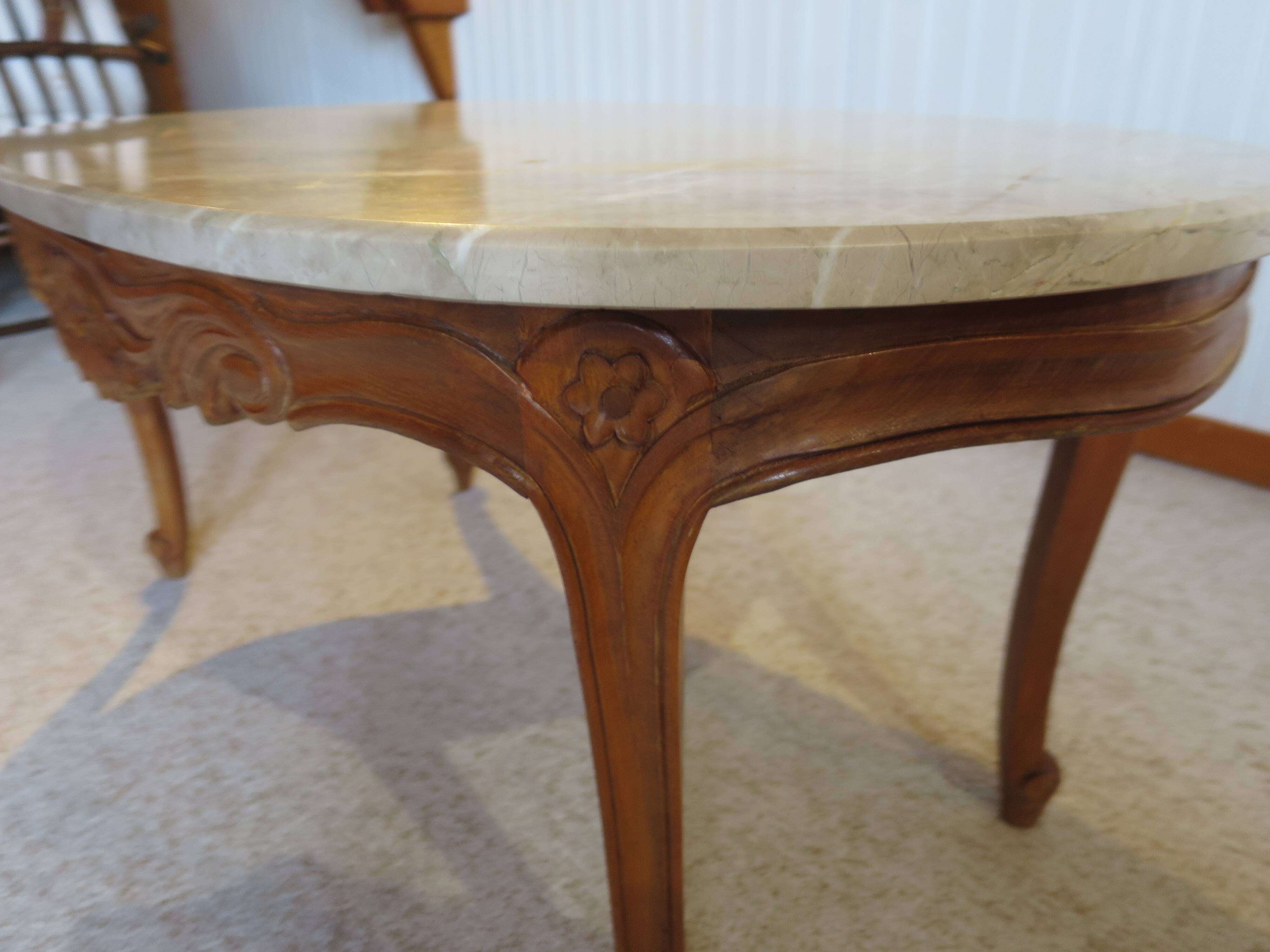 Oval coffee table - carved wood - white veined marble - Regency / Louis XV style