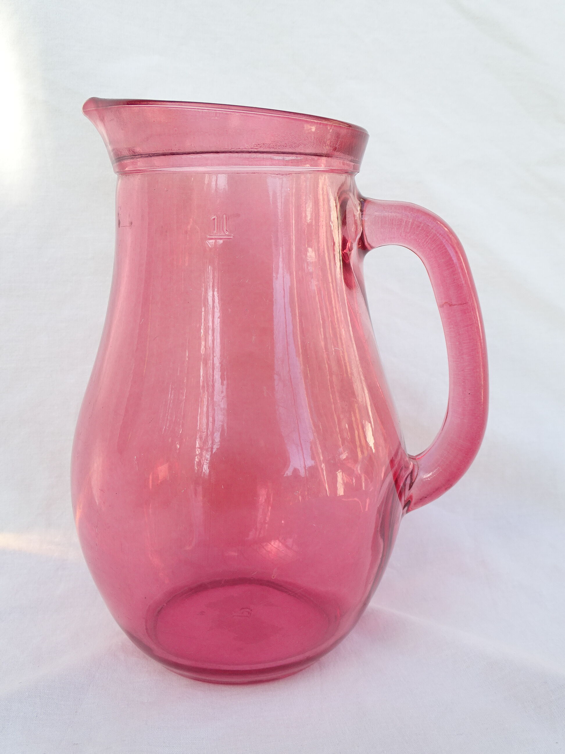 Vintage pitcher in pink glass 1l