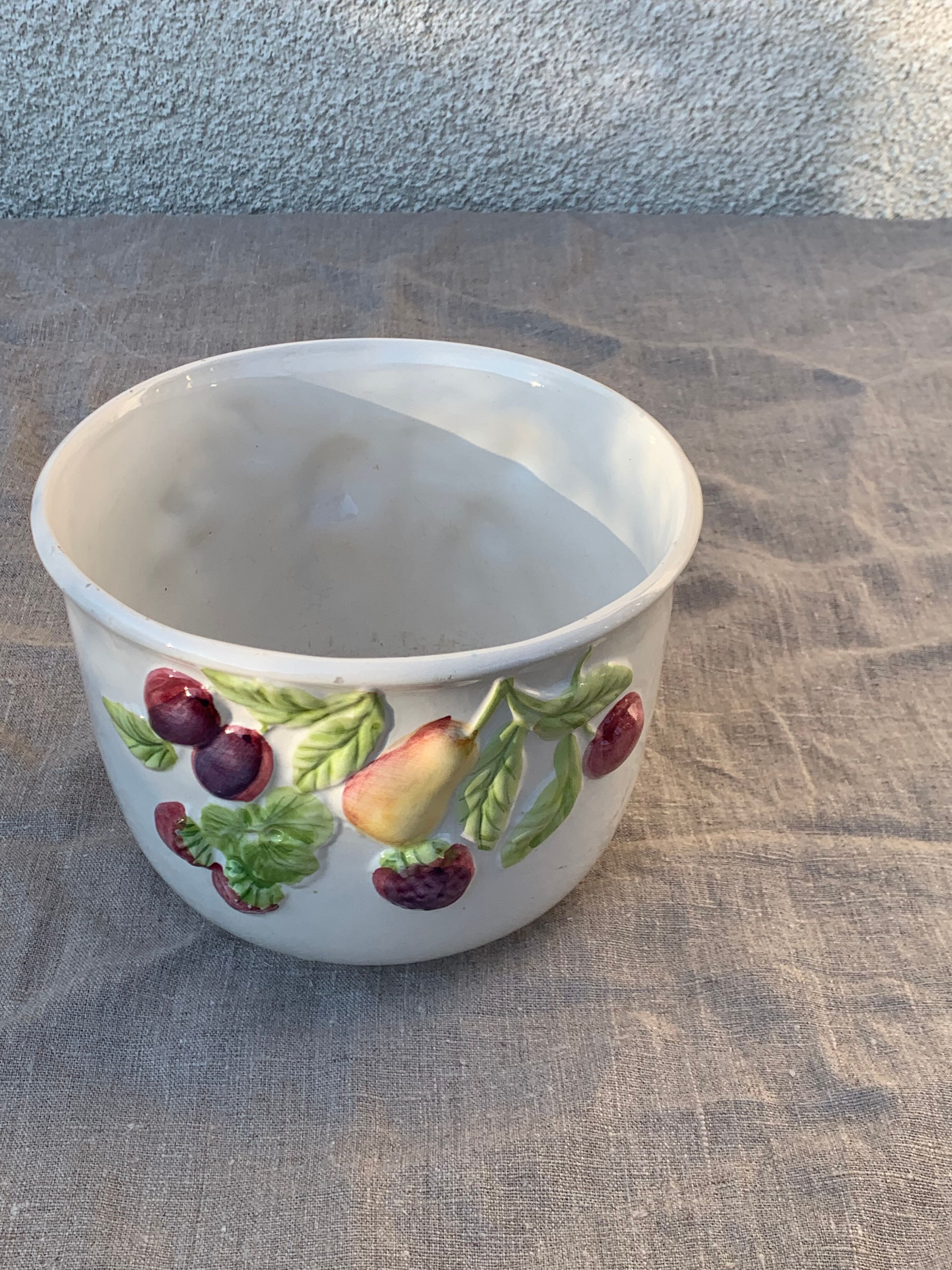 Cache pot glazed ceramic slip vintage fruits