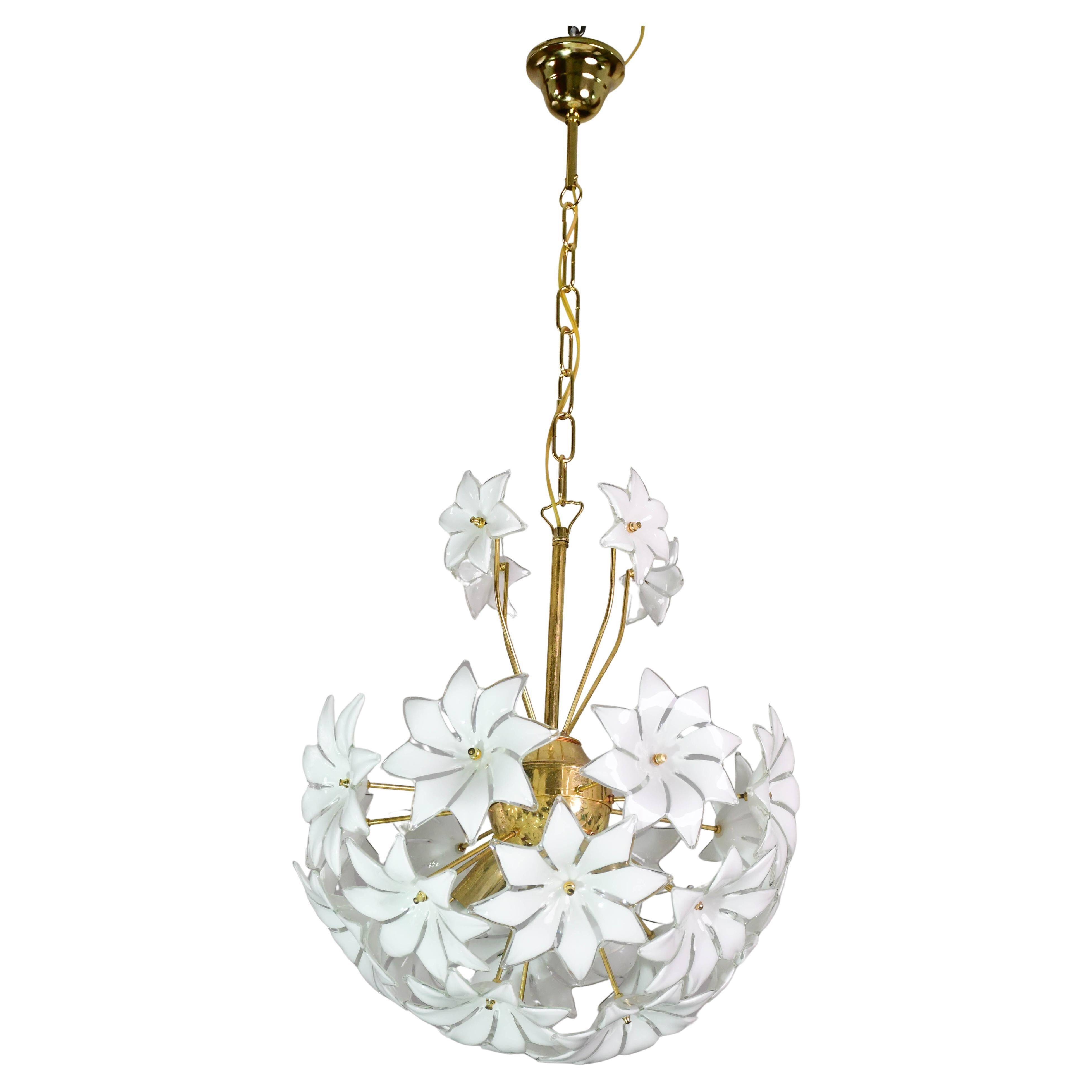 Charmant luminaire en verre de Murano Spoutnik fleurs blanches, années 1970