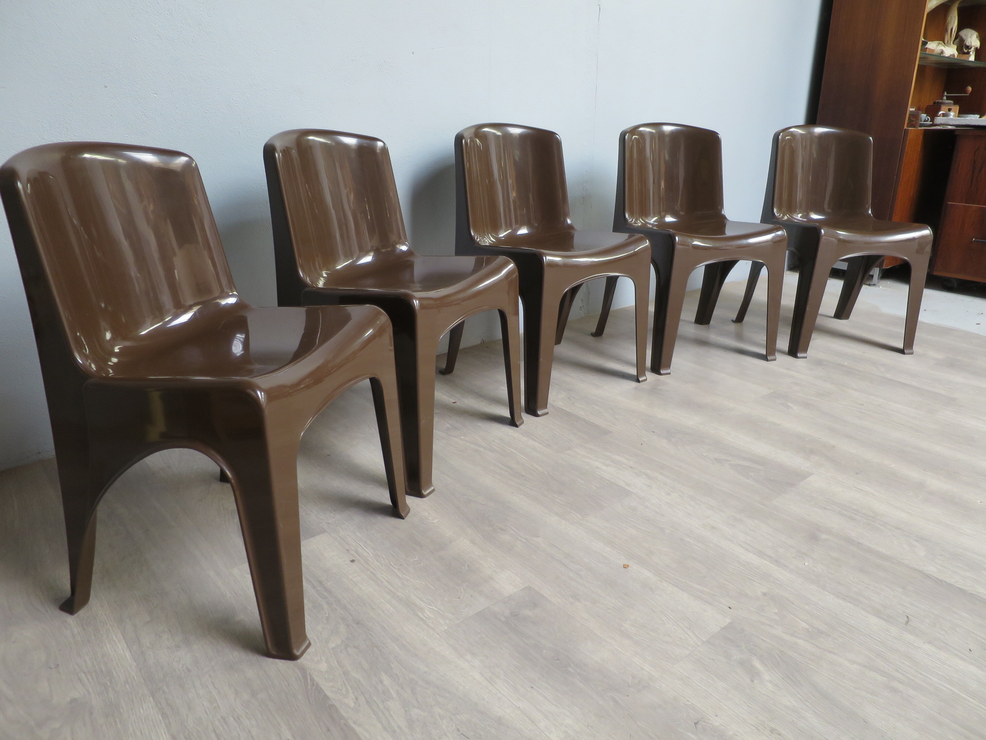 5 gilac chairs monobloc 70s