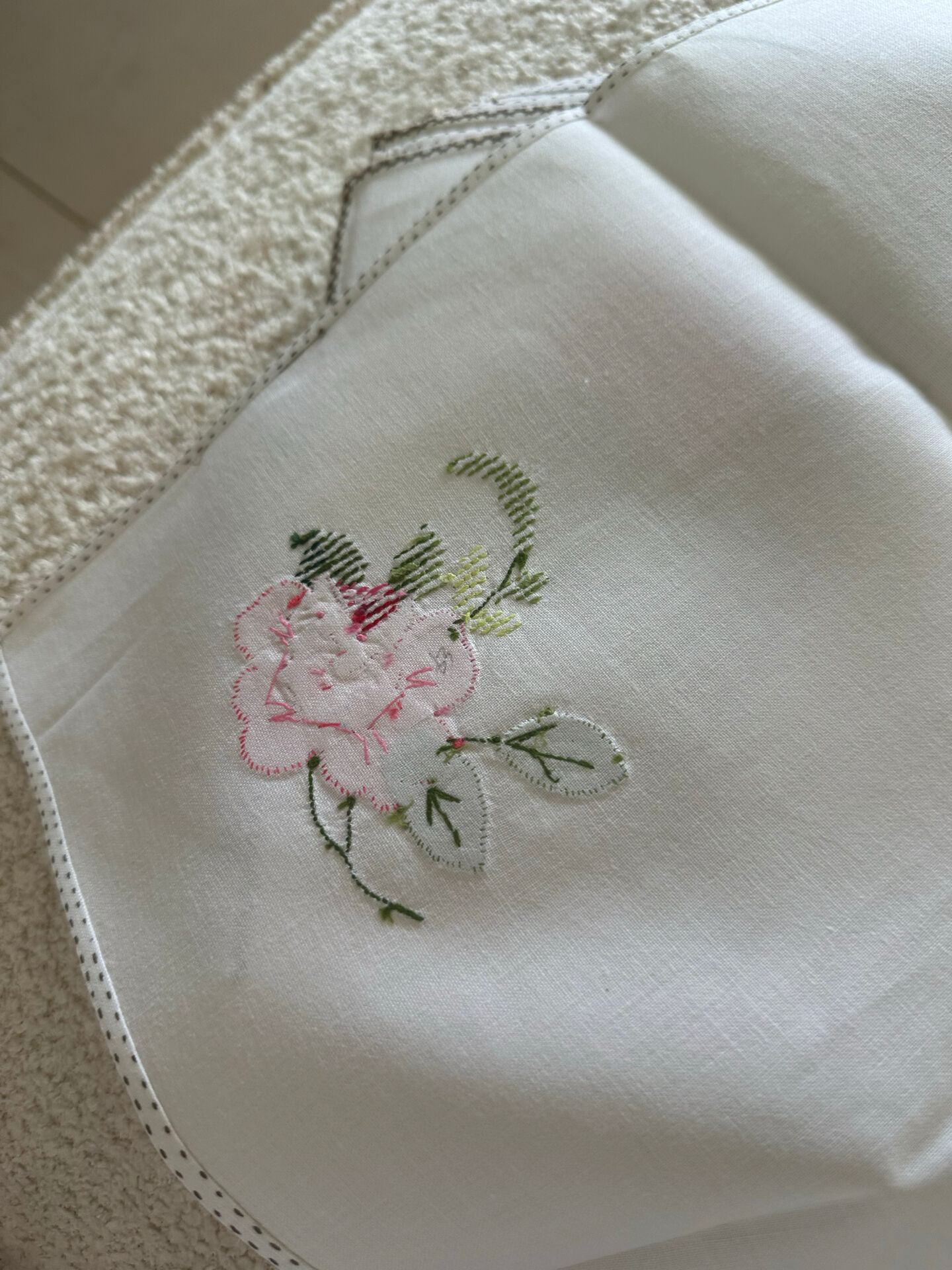 10 serviettes neuves brodées