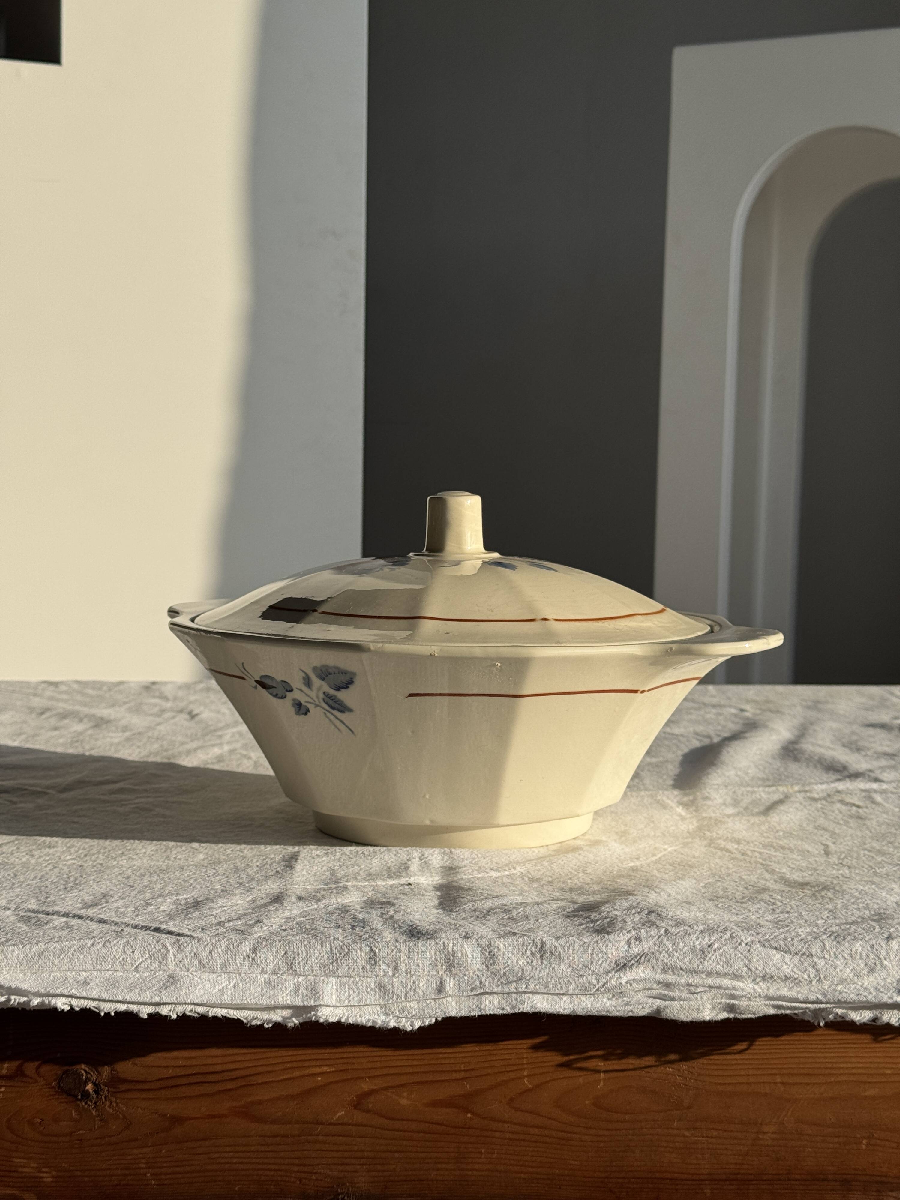 Antique Sarreguemines soup tureen with lid, rose pattern, D33 H28.