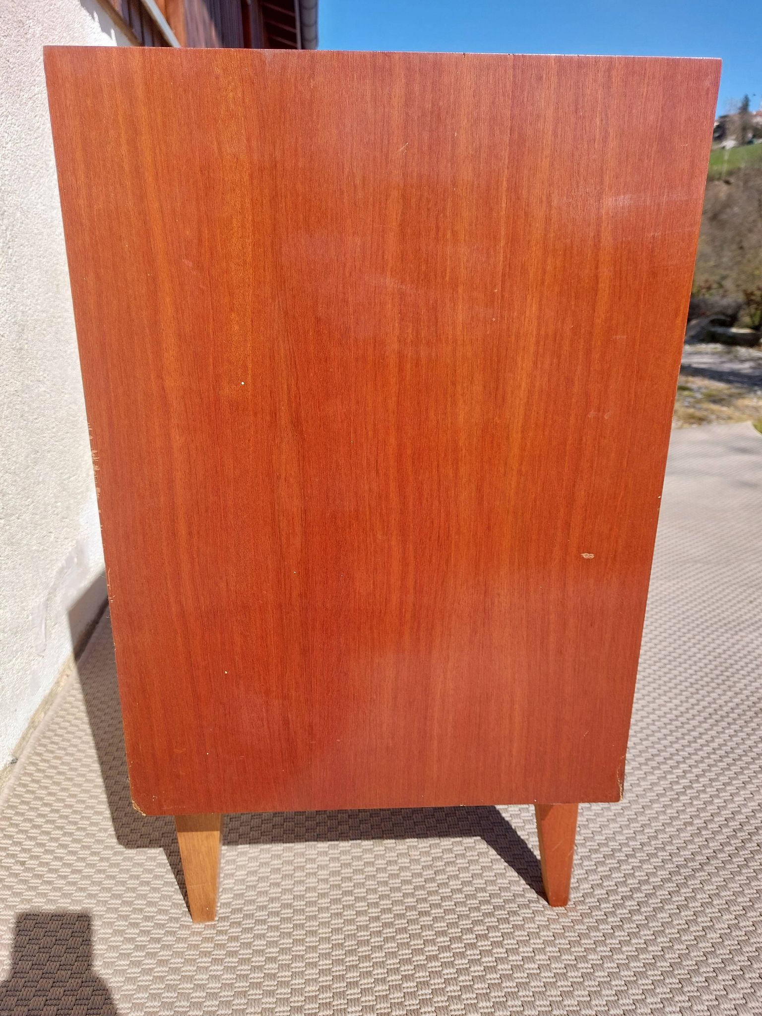 Scandinavian style commode