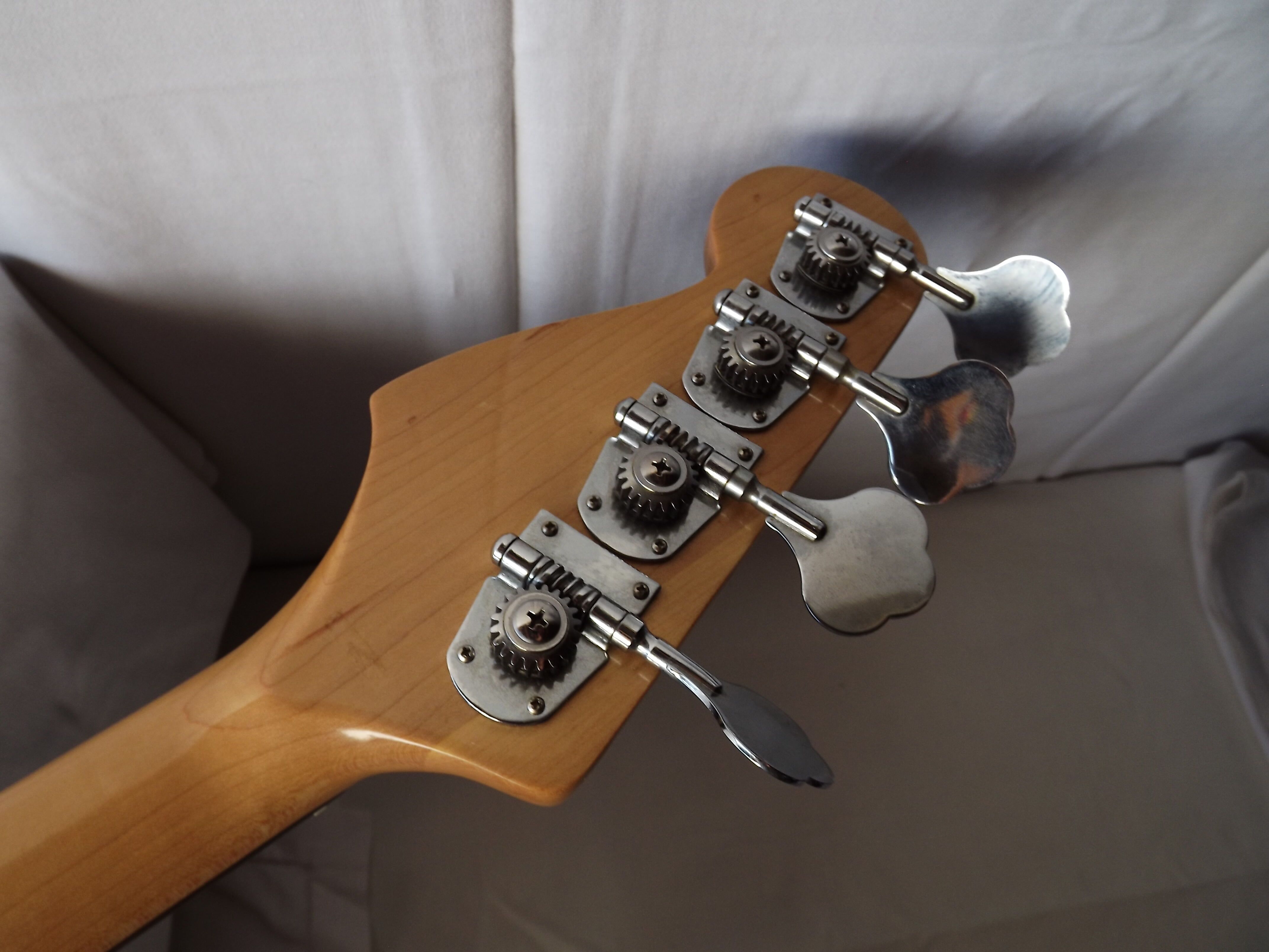 Bass guitar "Stringer"