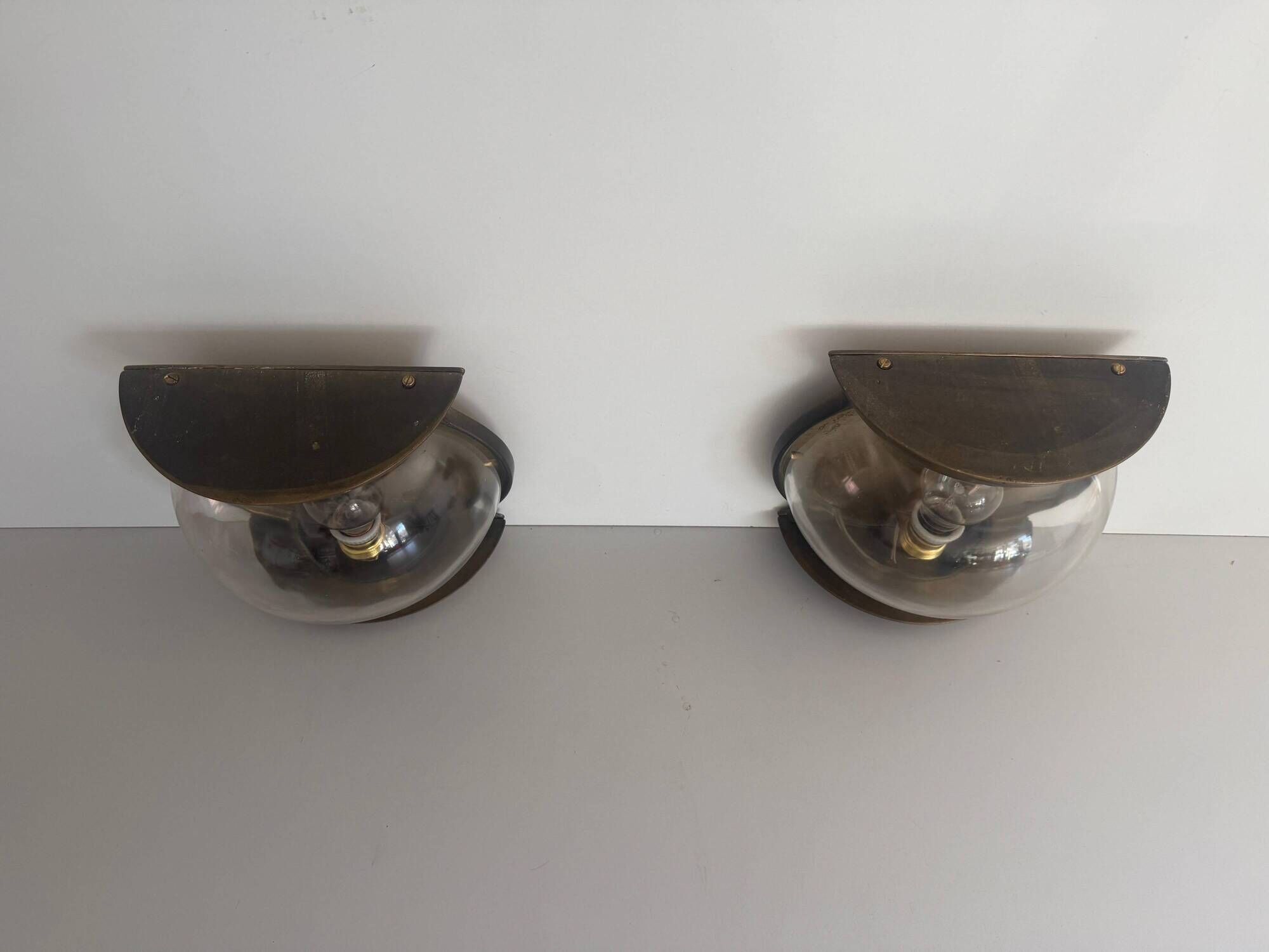 Pair of bronze and glass wall lights from the mid-century, 1960, Italy.
