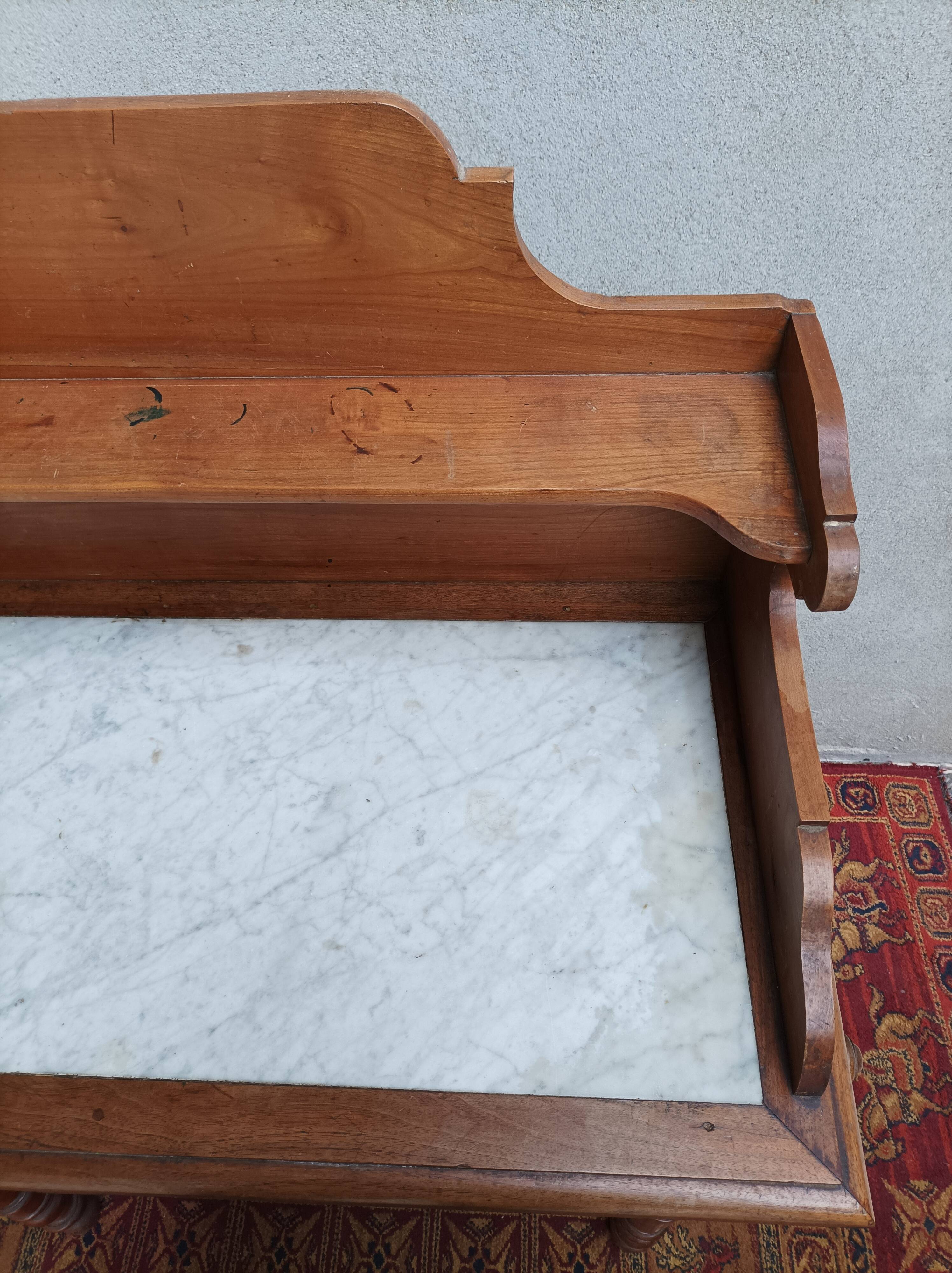 Meuble de toilette en noyer et merisier