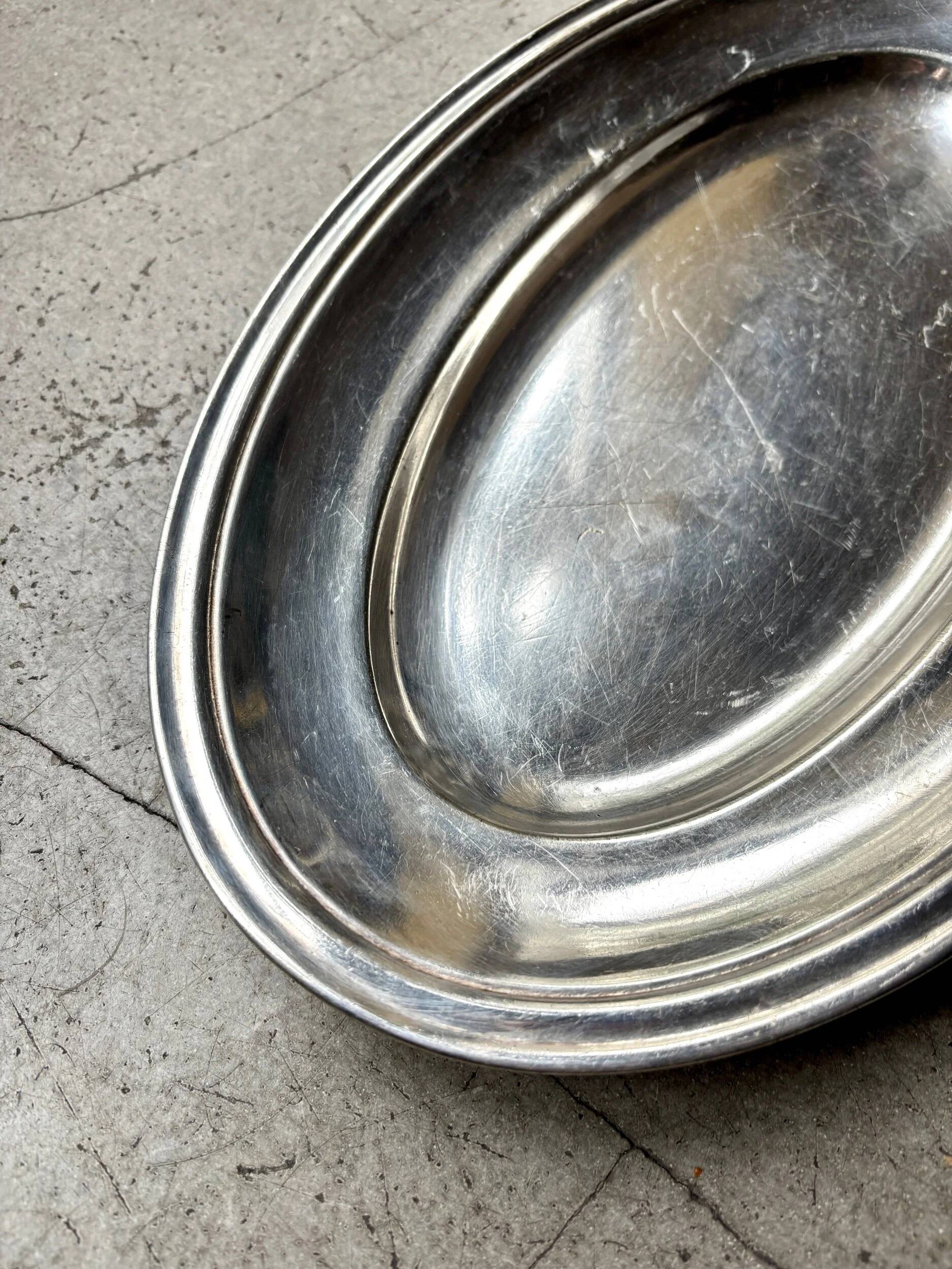 Oval silver-plated metal dish monogrammed "EM"