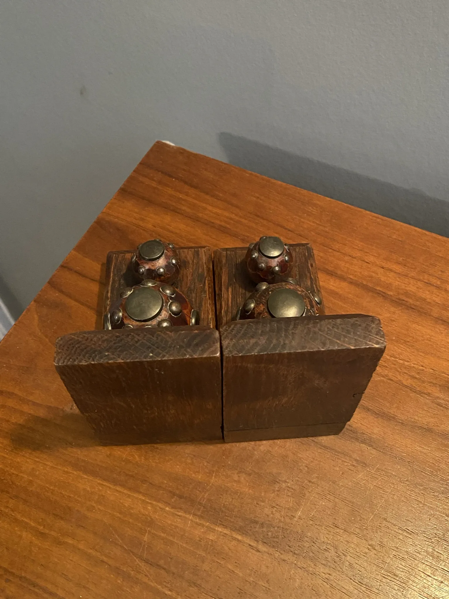 Pair of bookends balls