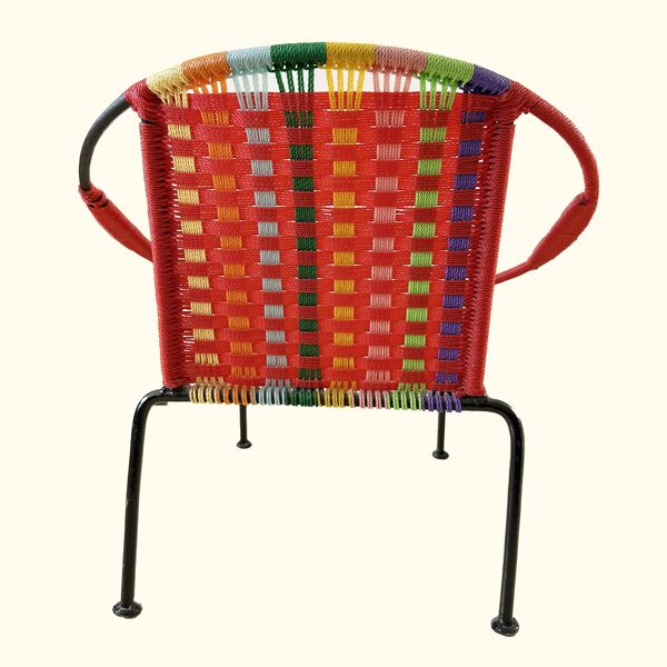 Fauteuil enfant vintage en métal et fil tressé multicolore du Togo