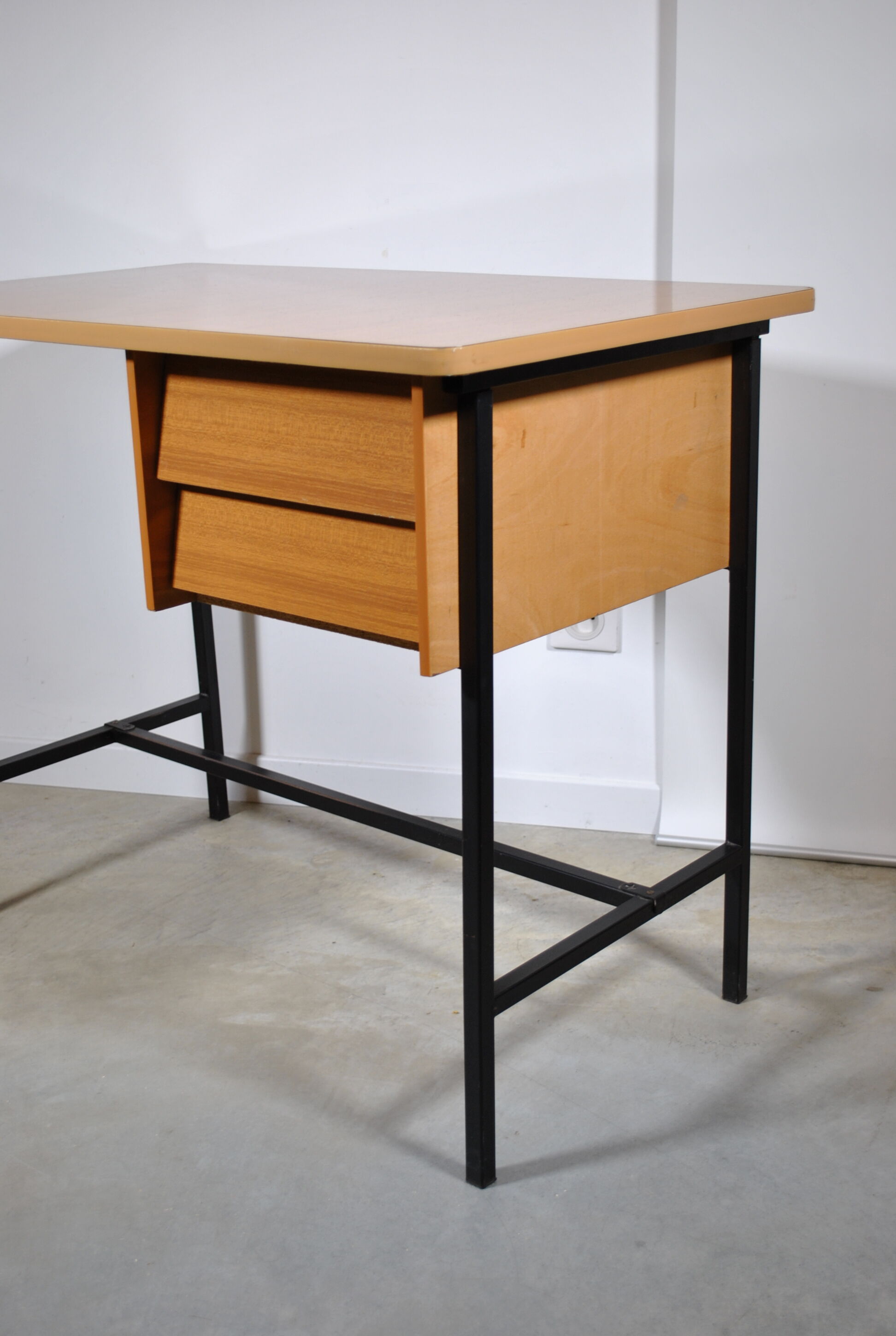 Desk 2 drawers 1970