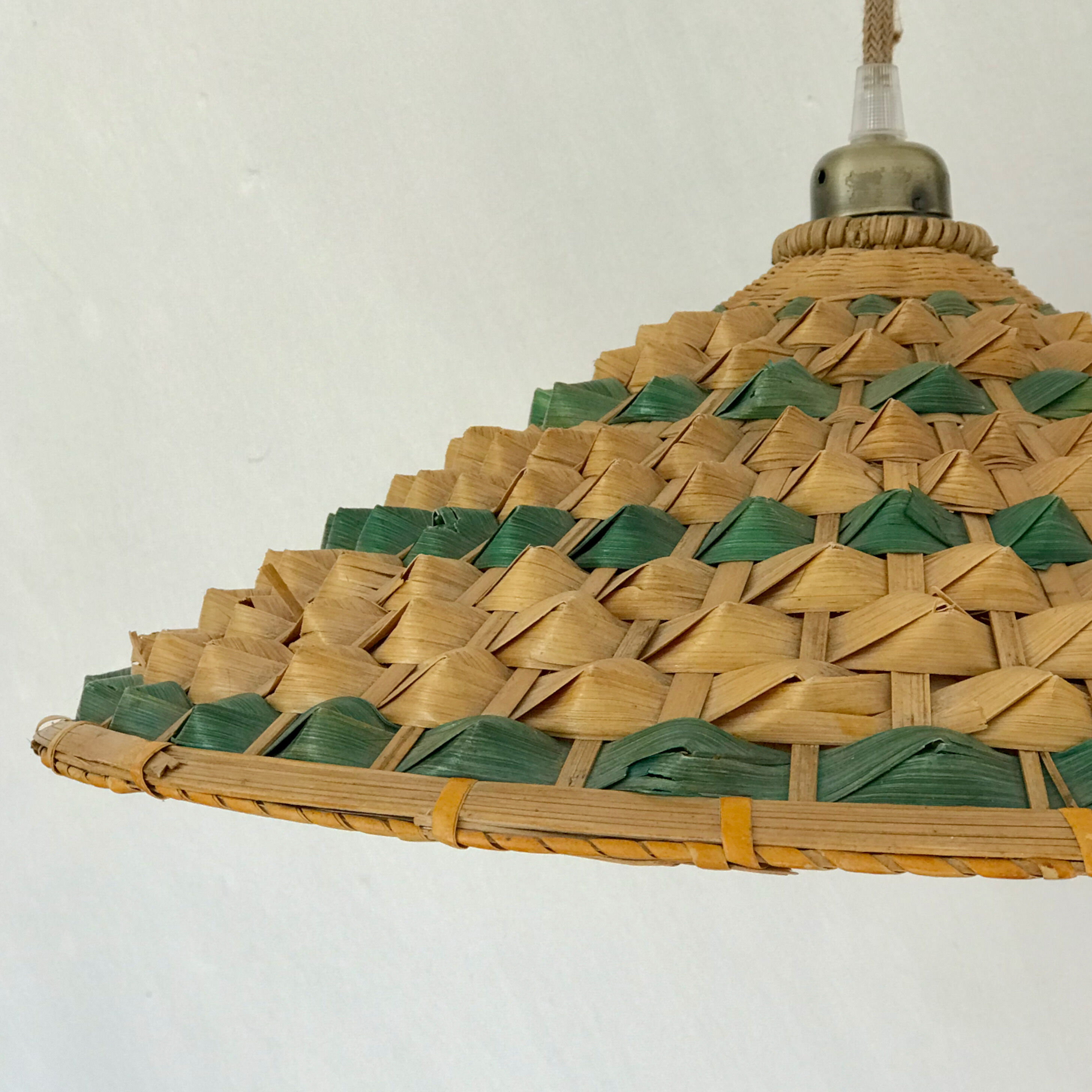 Japanese straw hat pendant lamp