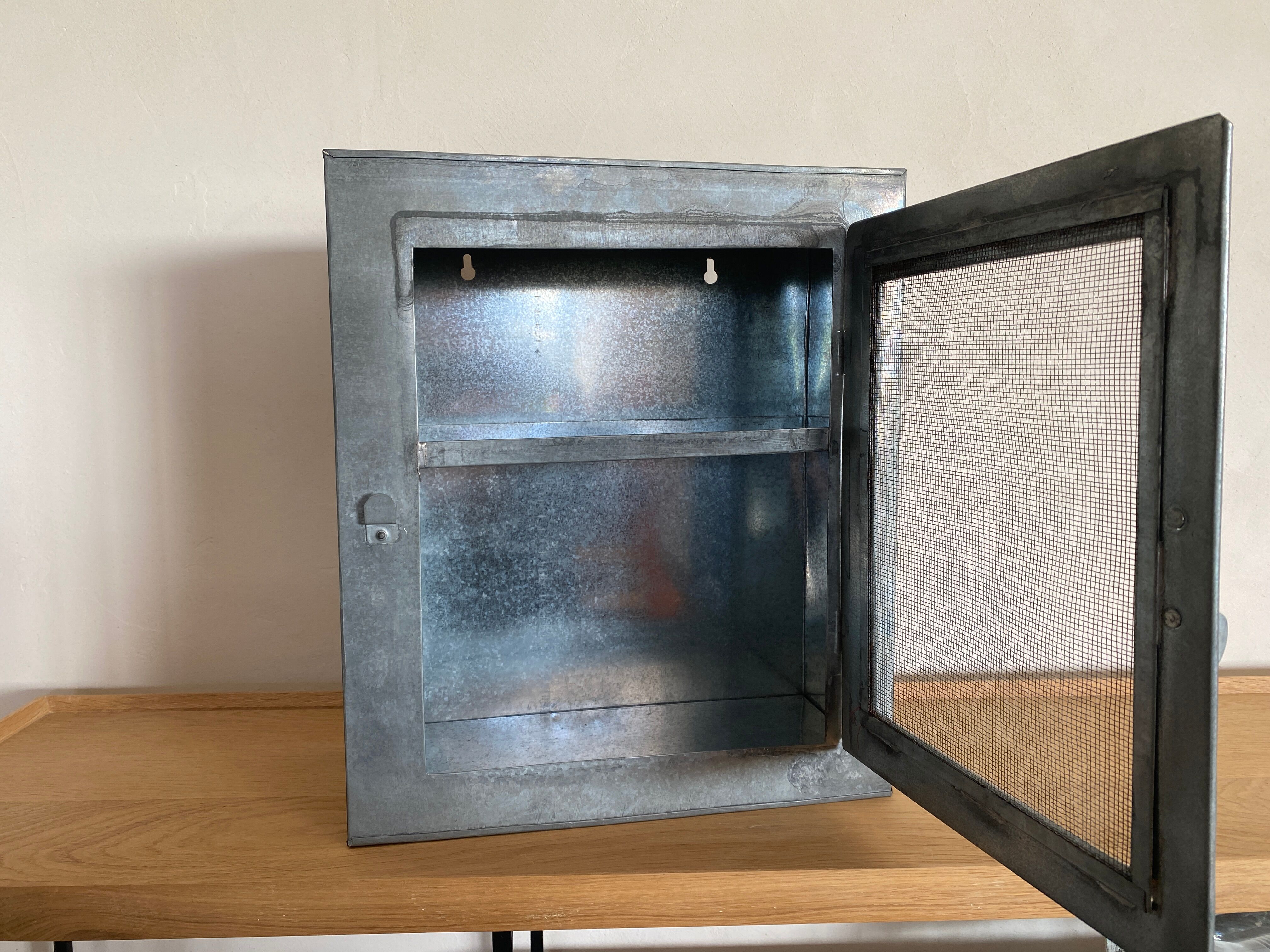 Metal cabinet