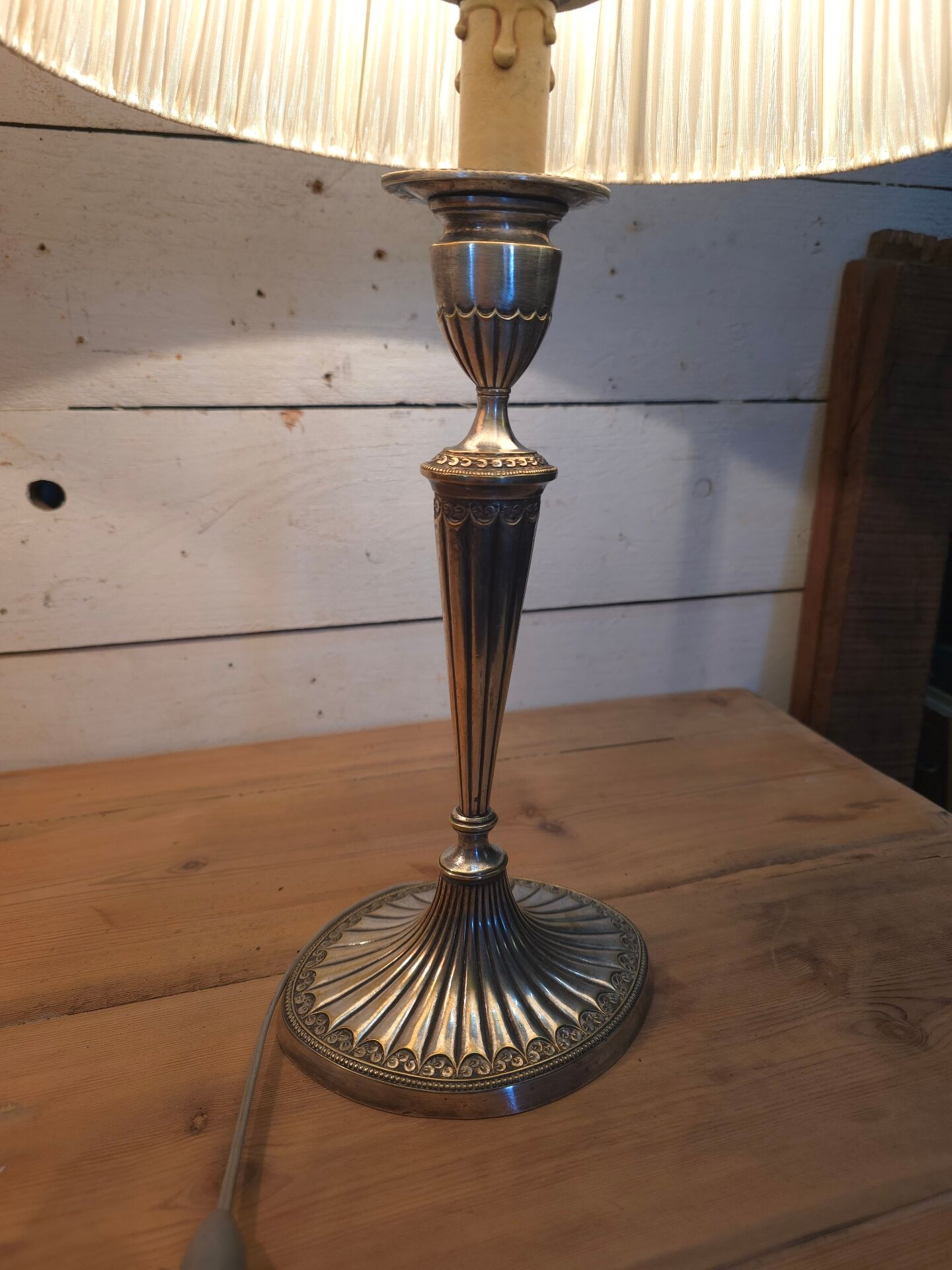 Paire de lampes style art deco en métal argenté