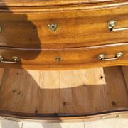 Walnut chest of drawers