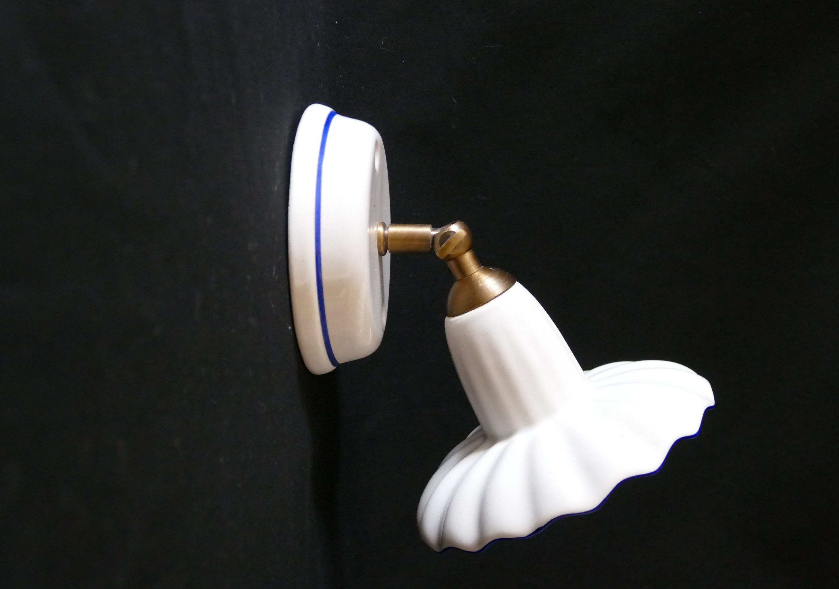 White porcelain wall lamp with blue border