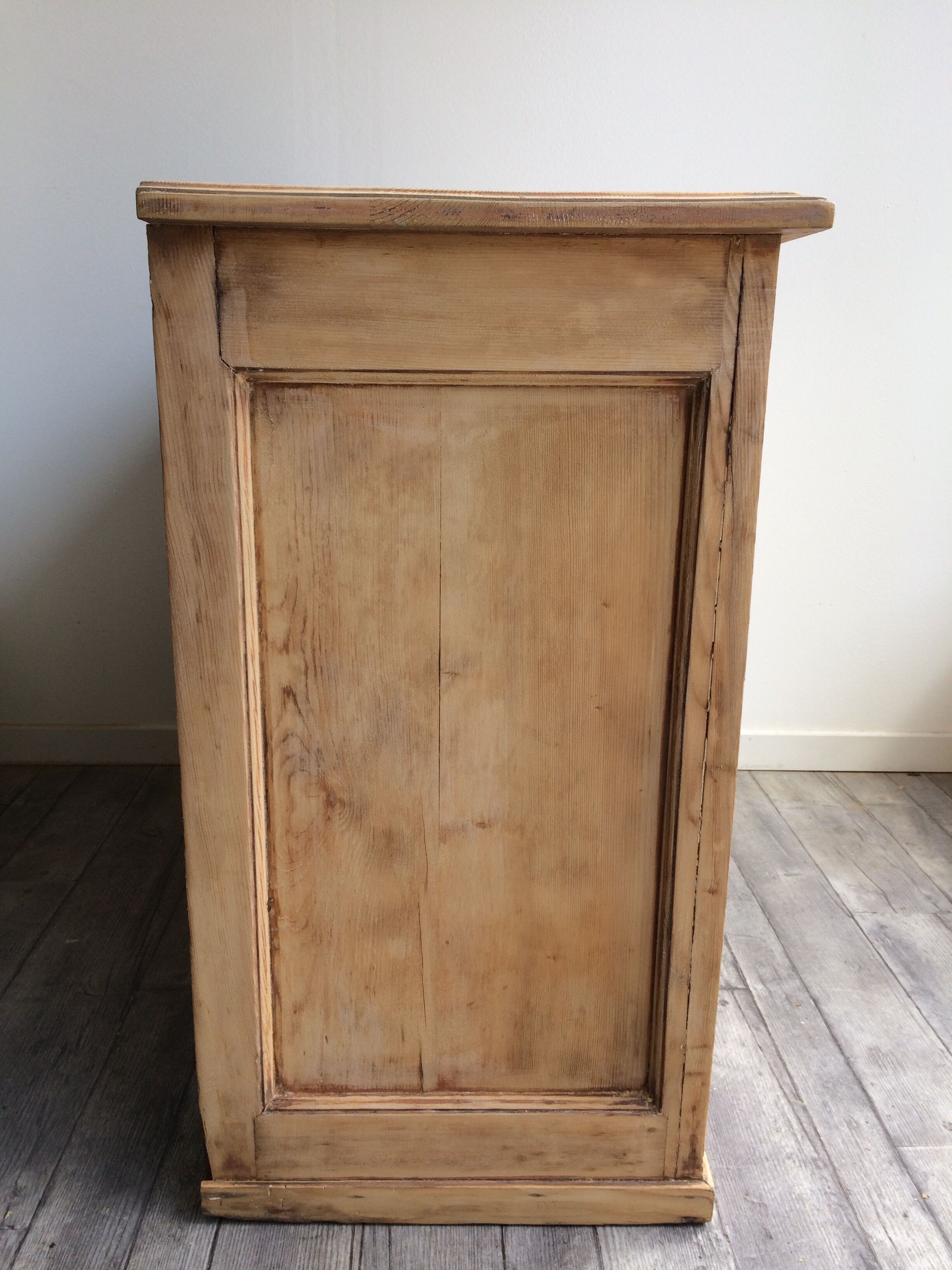 Parisian buffet wood raw