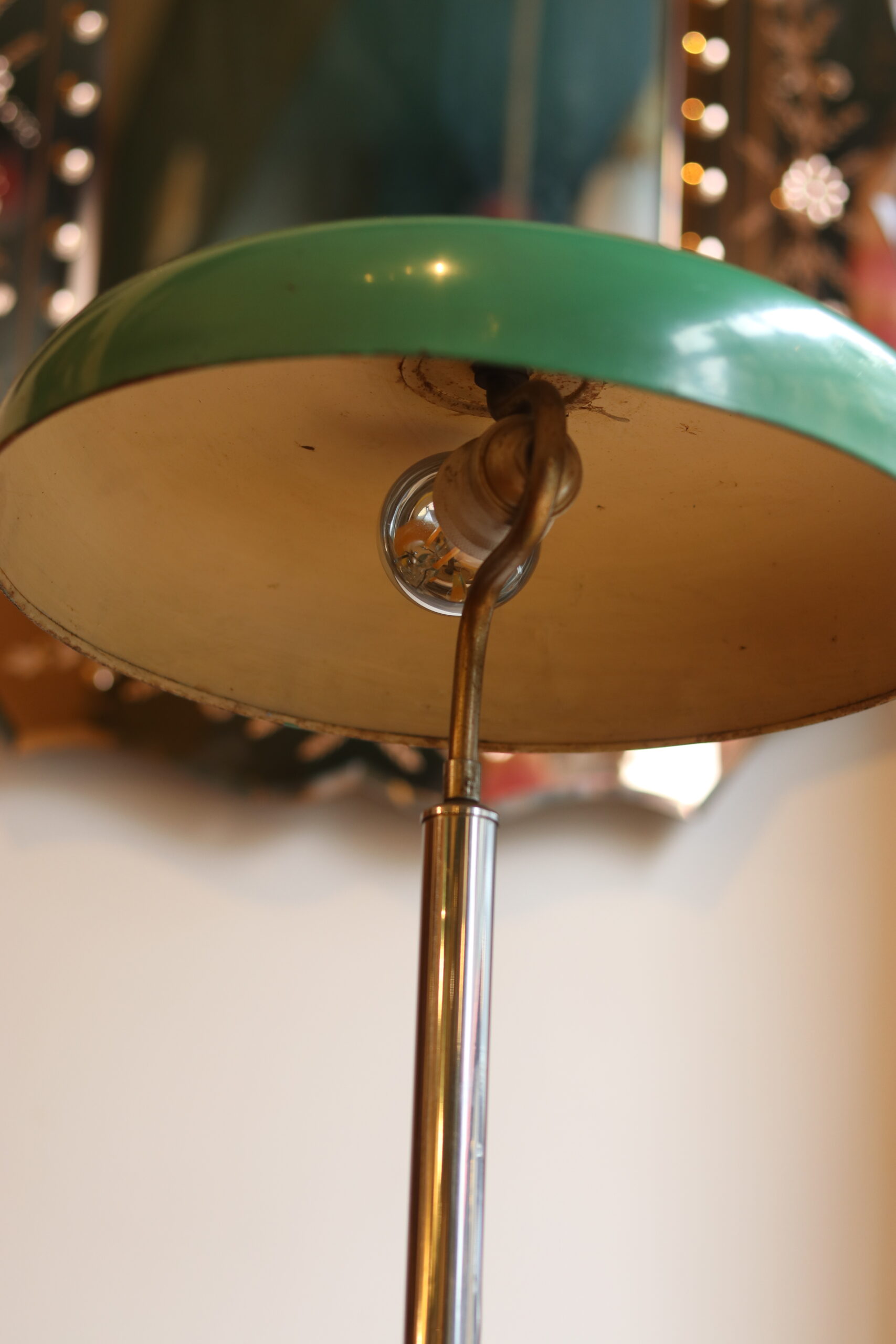 Bauhaus style desk lamp in green lacquered metal, circa 1950-60.