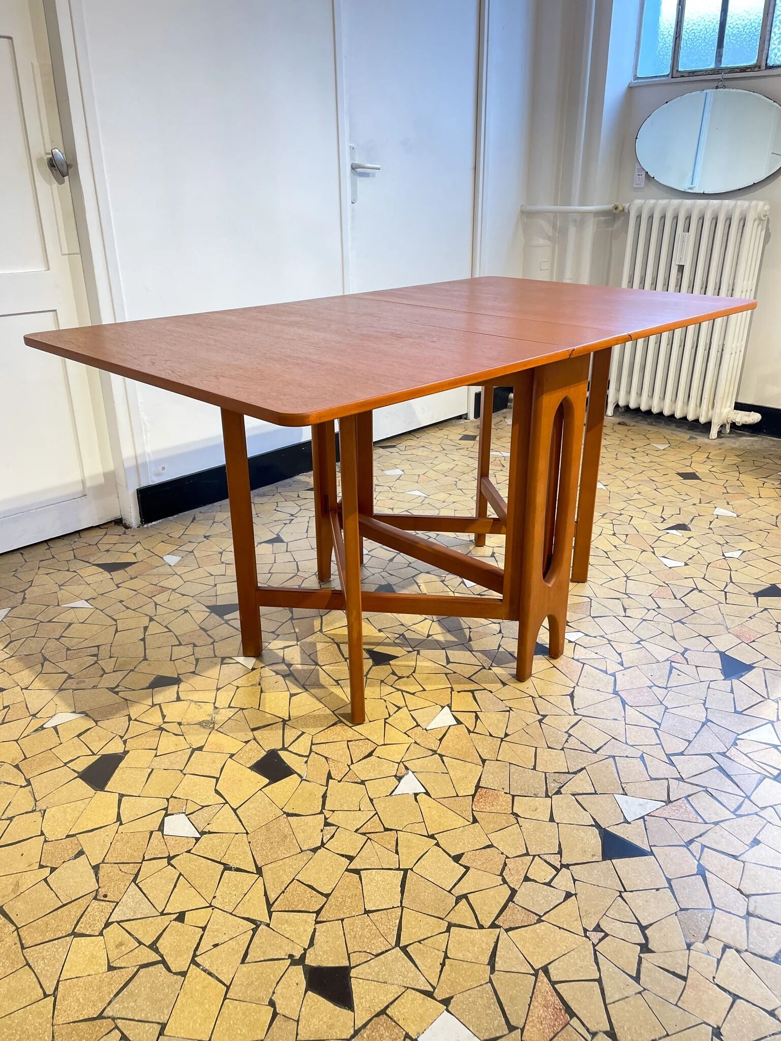 Scandinavian table with flaps
