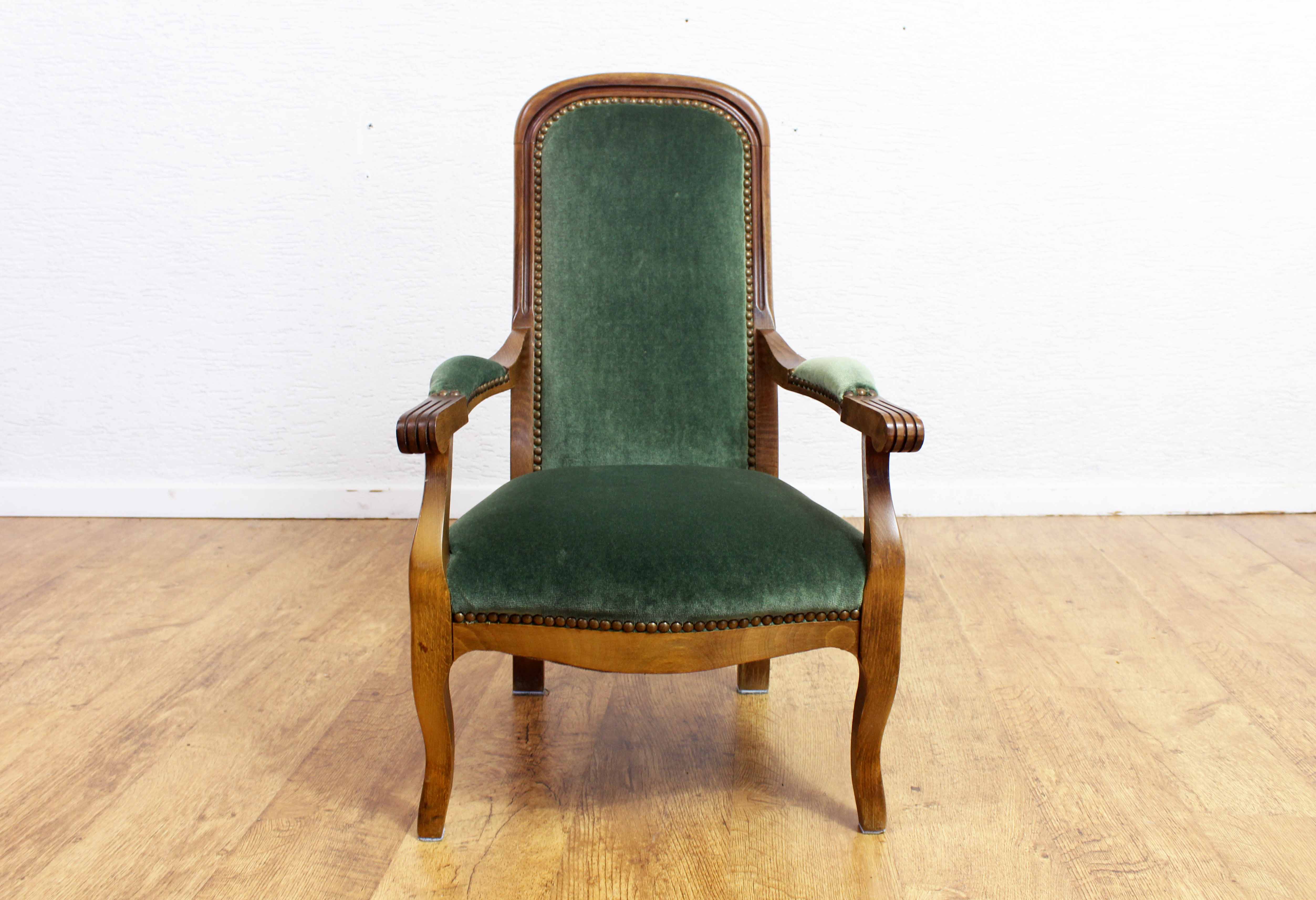 Armchair voltaire child