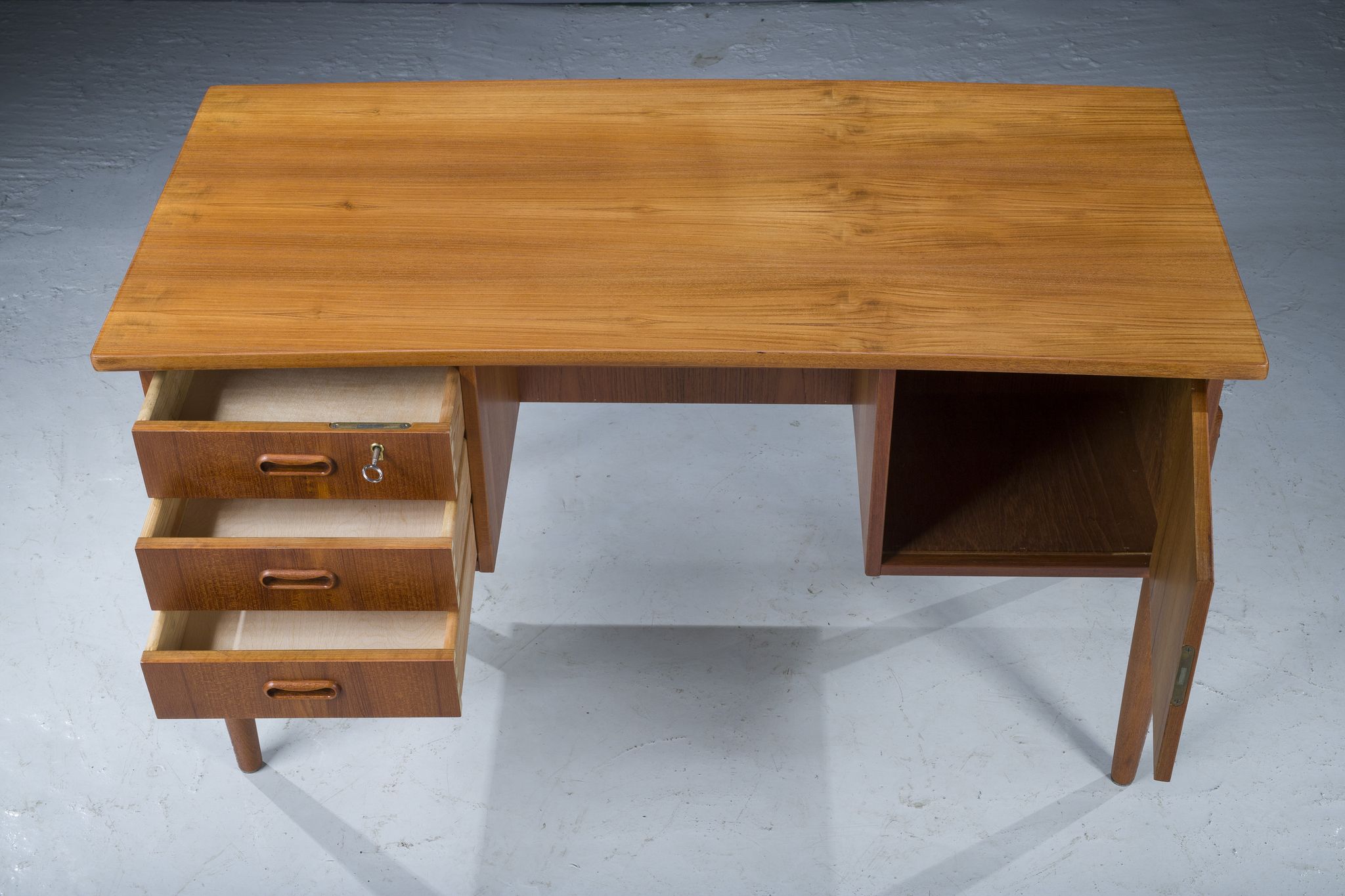 Danish teak desk, 1970s