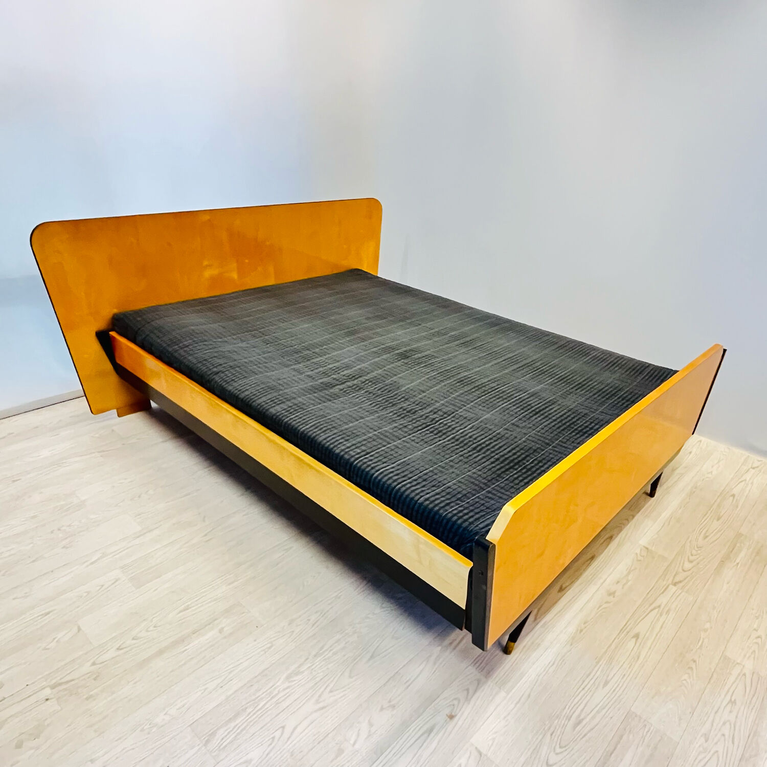 "Rockabilly" bed