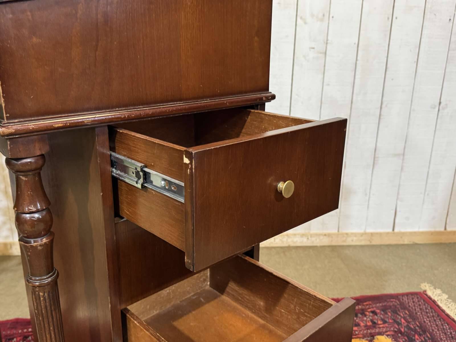 English desk in mahogany from the 1950s.
