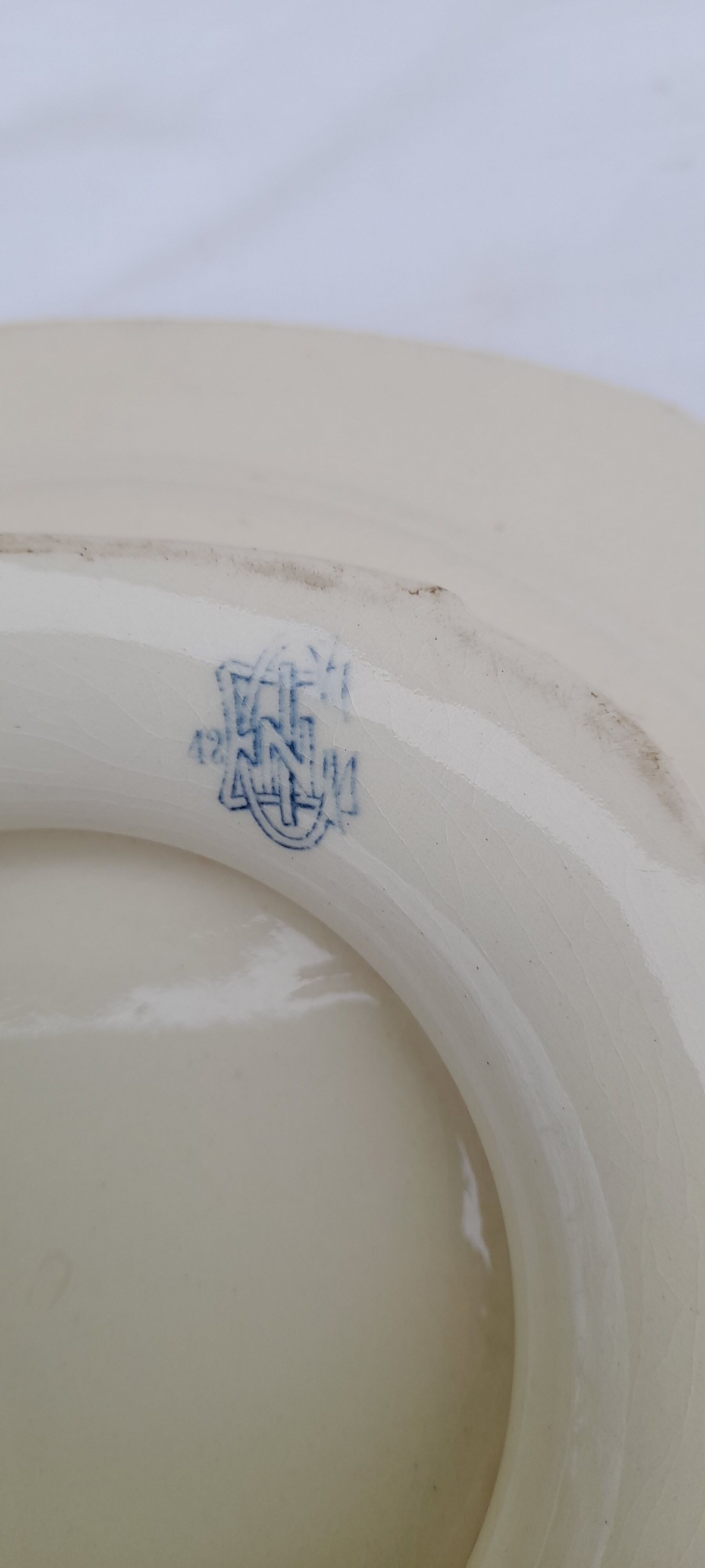 Plate on pedestal in Gien earthenware Iron earth numbered 42 late XIX th Diam 25 cm