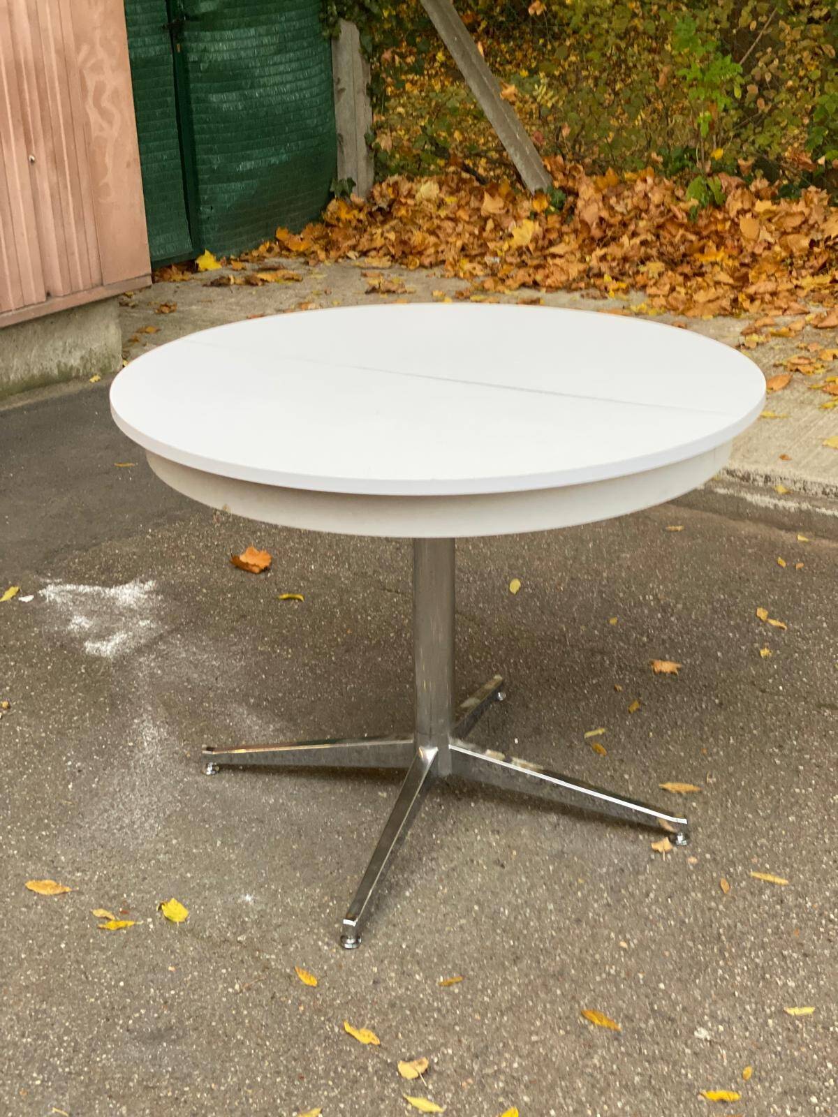 Table à manger blanche pied central extensible des années 70