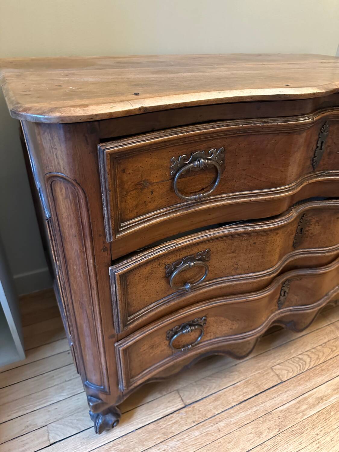 18th century walnut chest of drawers