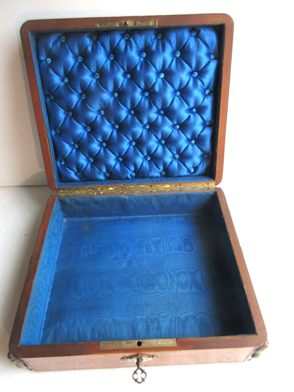 Box XIXth Napoleon III, jewel box or secrets, mahogany, padded blue silk, signed TAHAN