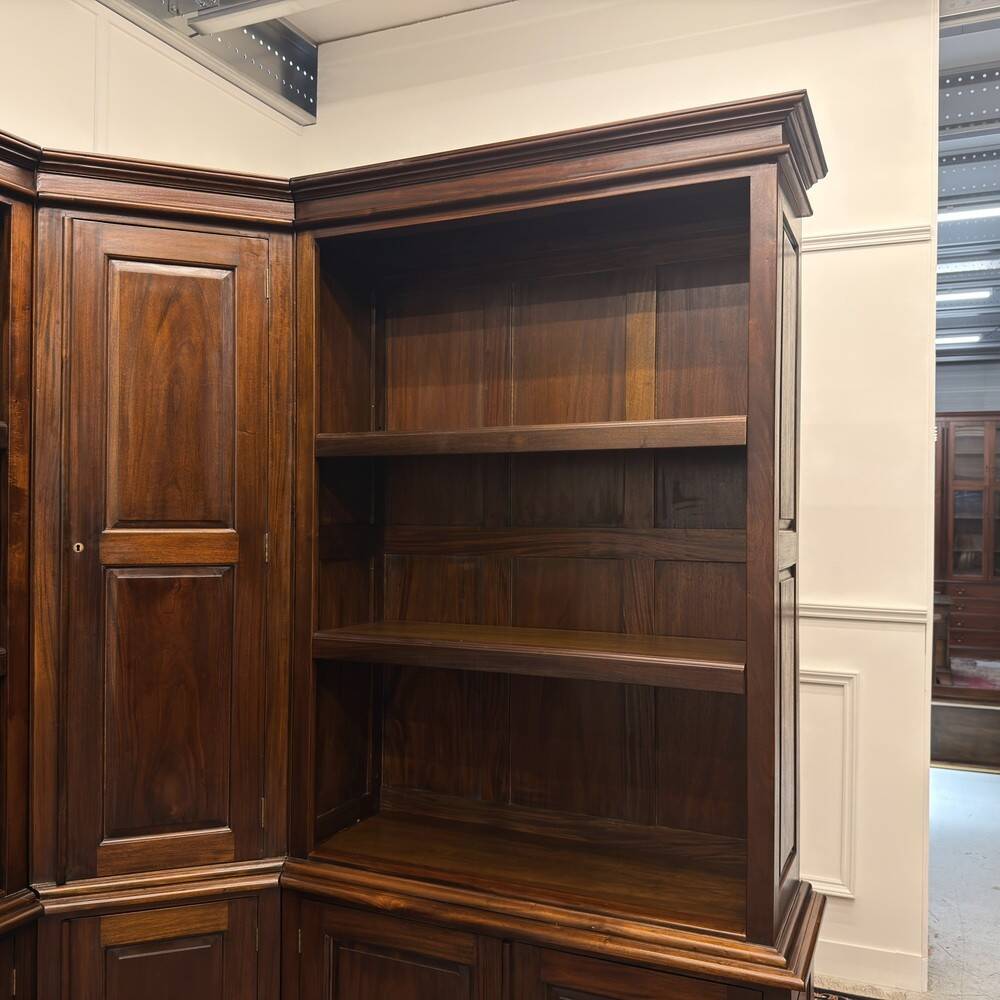 Bibliothèque d'angle classique