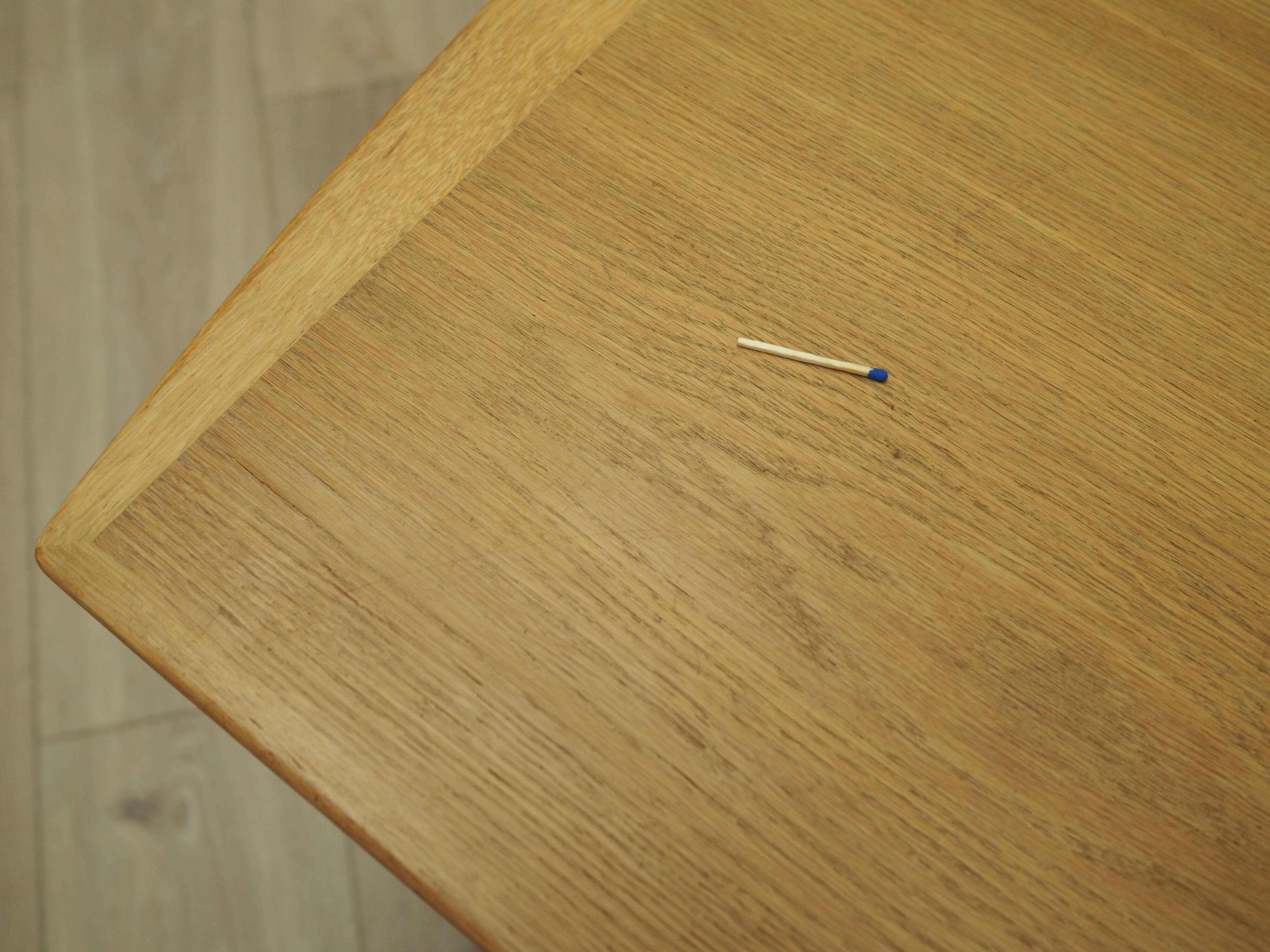 Table basse en frêne, design danois, années 1970, production : Danemark